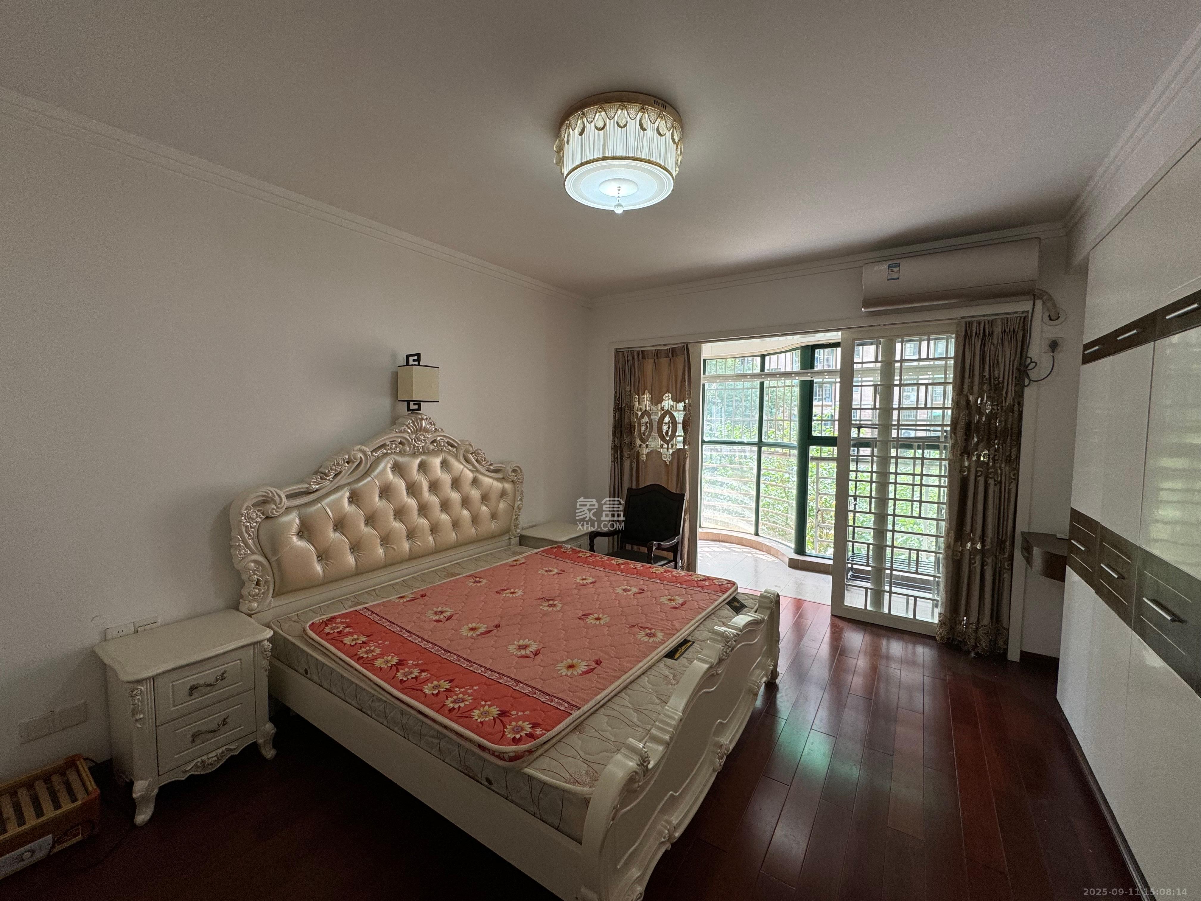 四季阳光花城  4室2厅2卫    4500.0元/月室内图