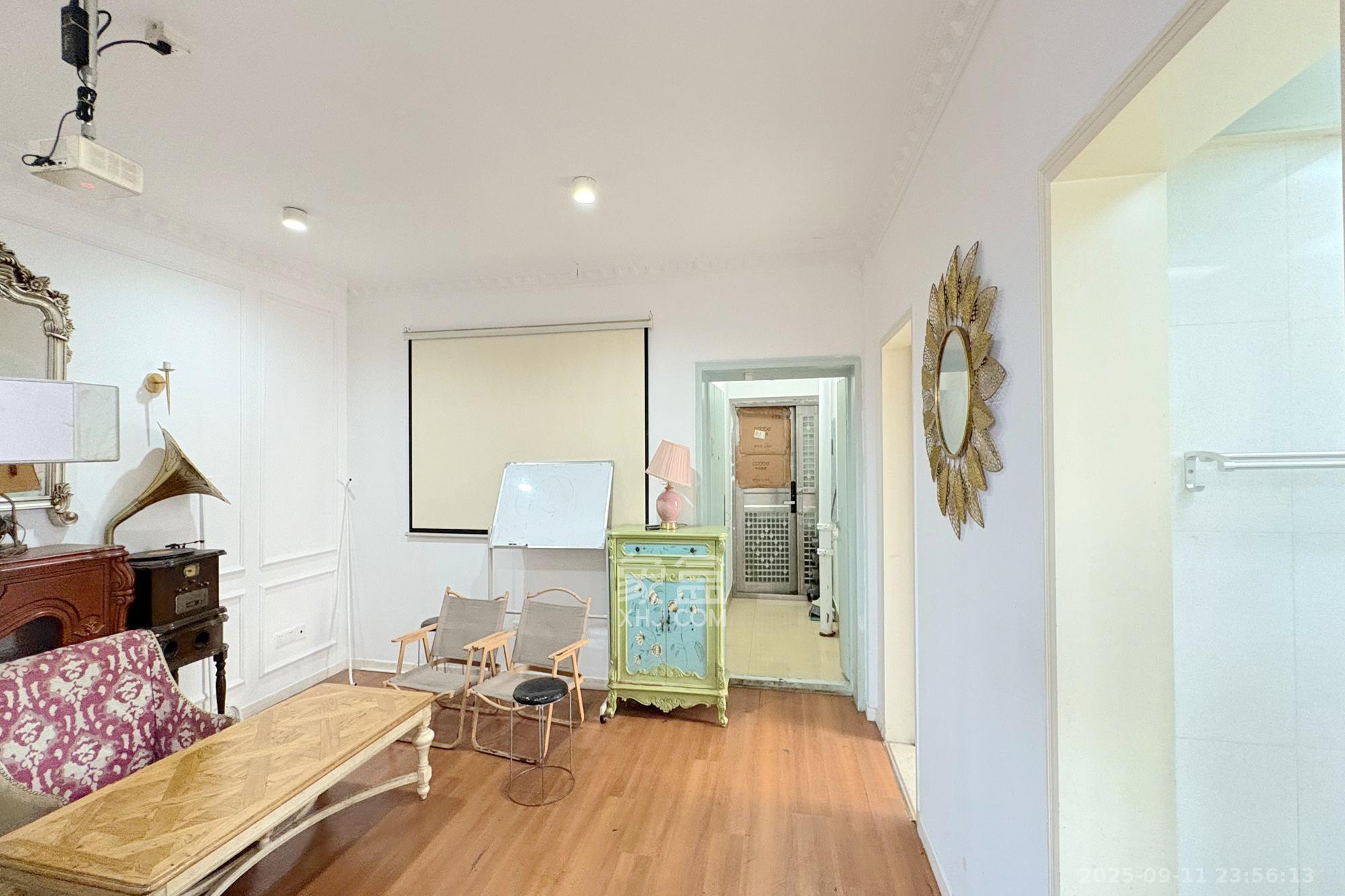 万顺家园  4室1厅2卫    105.0万客厅