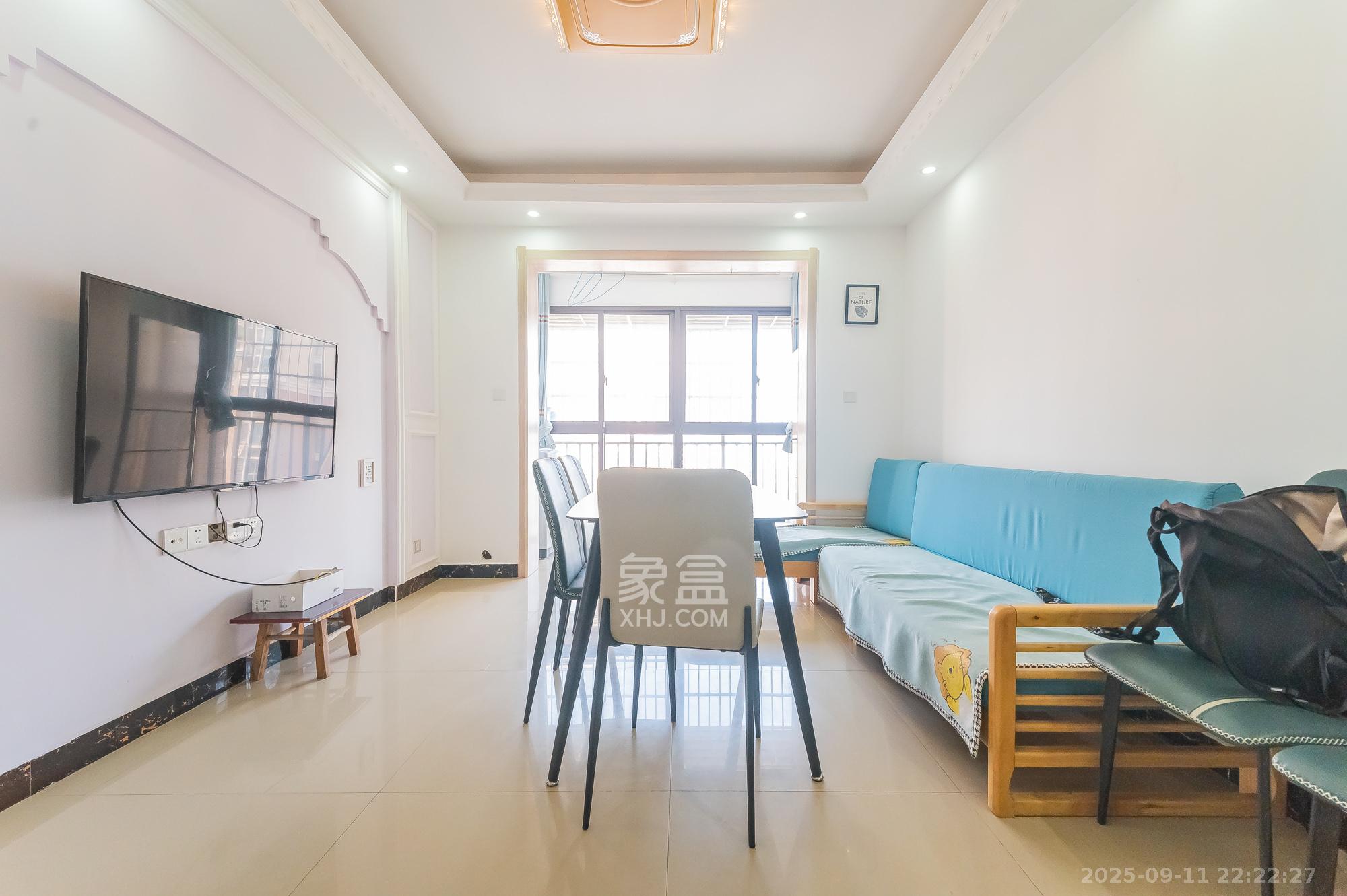 水岸世景  3室2厅1卫    60.8万 水岸世景  3室2厅1卫    60.8万客厅