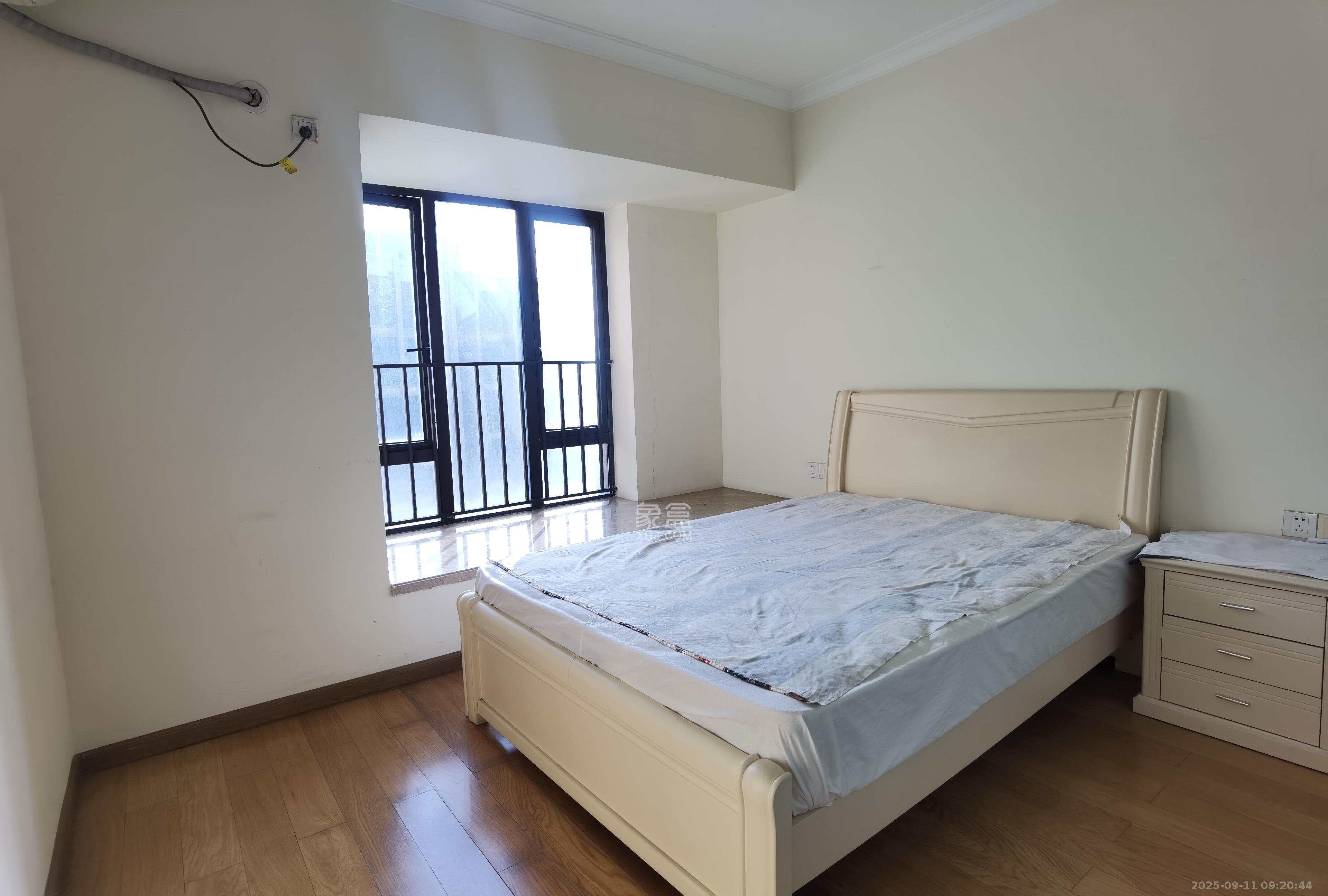 时代倾城一期 3室2厅2卫 2000.0元/月 时代倾城一期 3室2厅2卫 2000.0元/月室内图