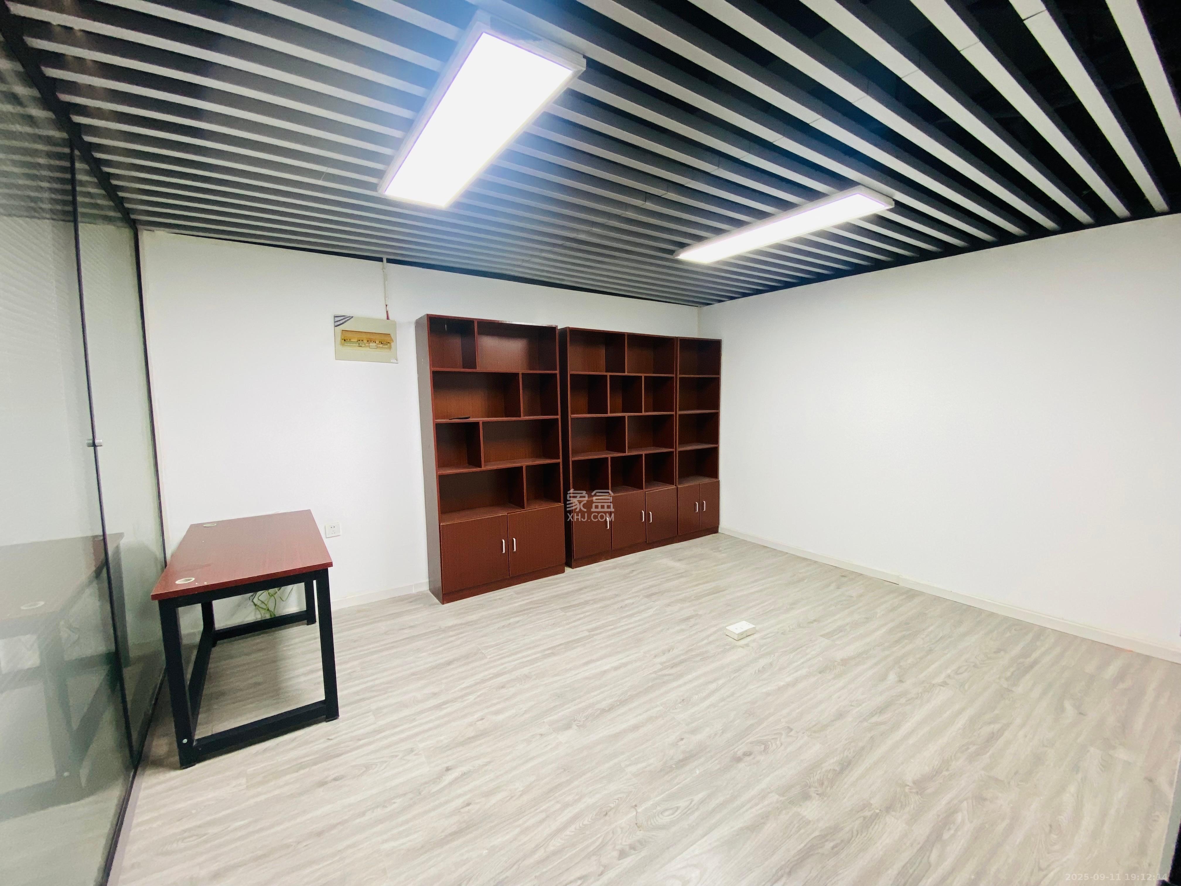 奥克斯广场  1室0厅0卫    8500.0元/月室内图