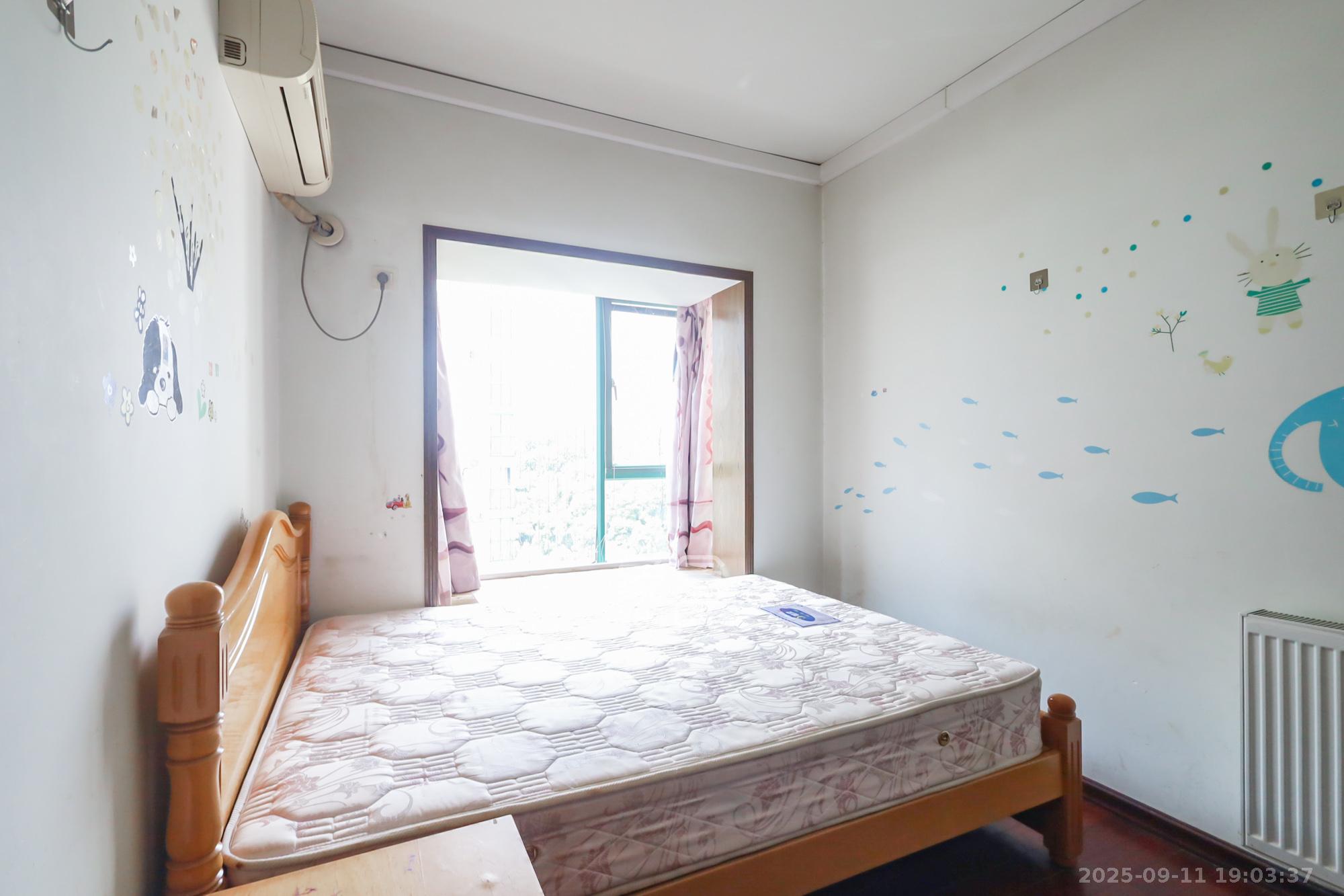 景秀江山 3室2厅2卫 129.0万 景秀江山 3室2厅2卫 129.0万卧室