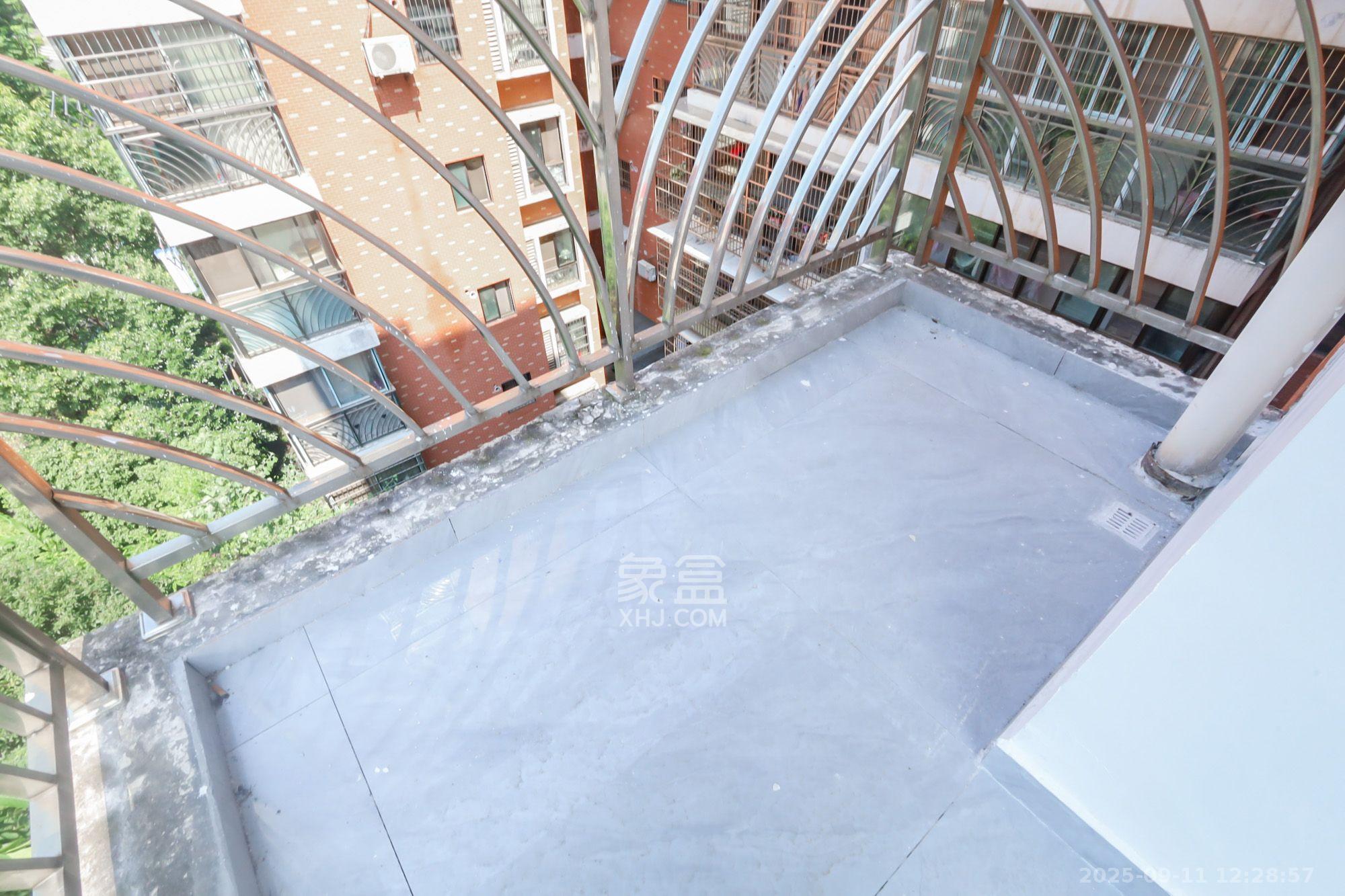 丽都桃源(金峰北院二期)  3室2厅2卫    2200.0元/月 丽都桃源(金峰北院二期)  3室2厅2卫    2200.0元/月室内图