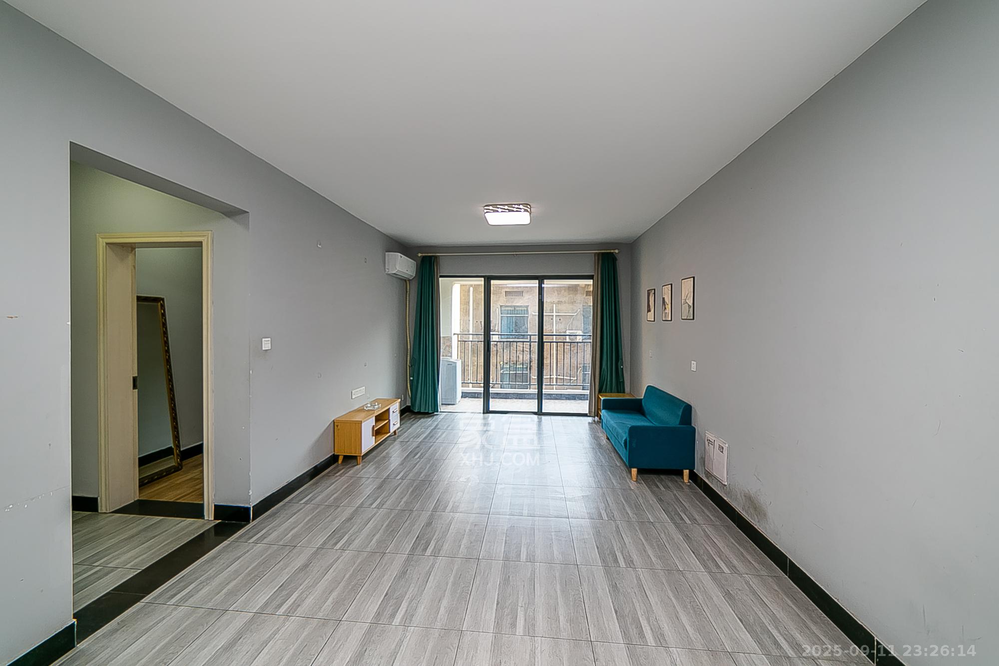 荣盛花语书苑  3室2厅2卫    77.8万 荣盛花语书苑  3室2厅2卫    77.8万客厅