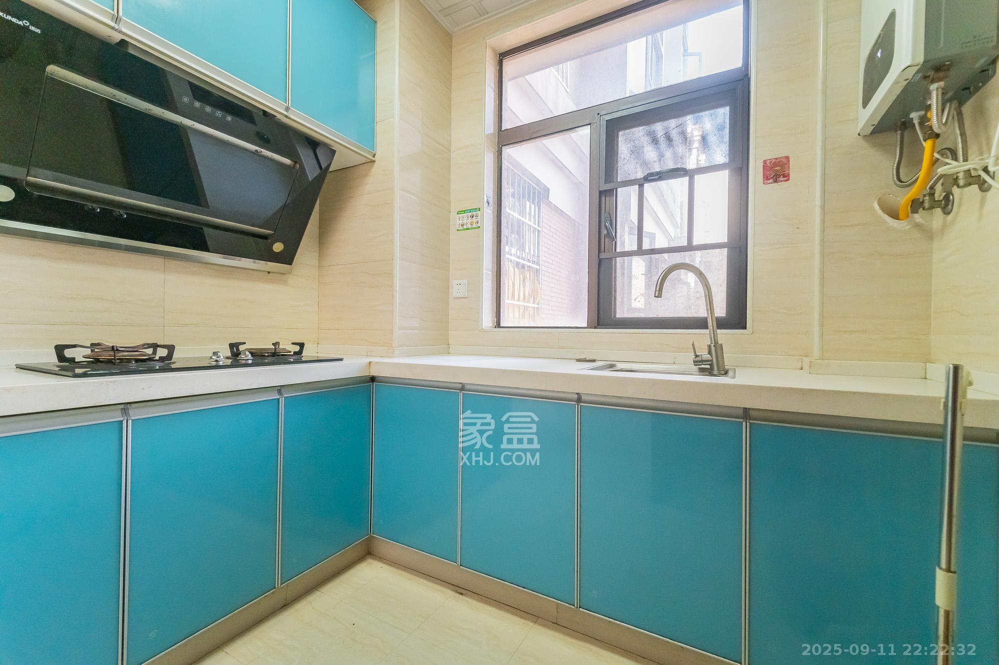 水岸世景  3室2厅1卫    60.8万 水岸世景  3室2厅1卫    60.8万厨房