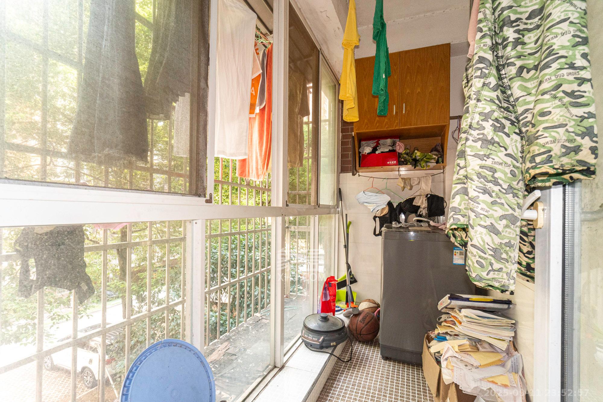 长丰星城 3室2厅1卫 37.0万 长丰星城 3室2厅1卫 37.0万阳台