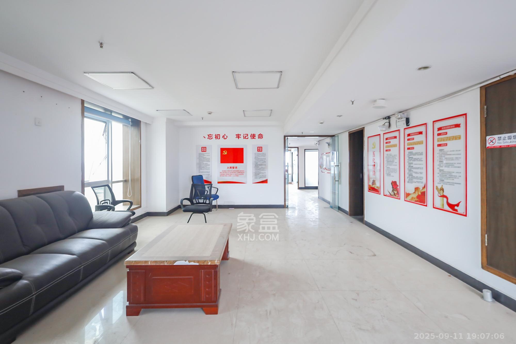 盛大泽西城  1室1厅1卫    28.0万 盛大泽西城  1室1厅1卫    28.0万客厅