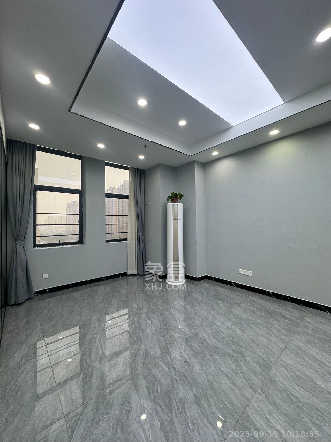 华润置地广场二期  2室1厅1卫    4500.0元/月室内图