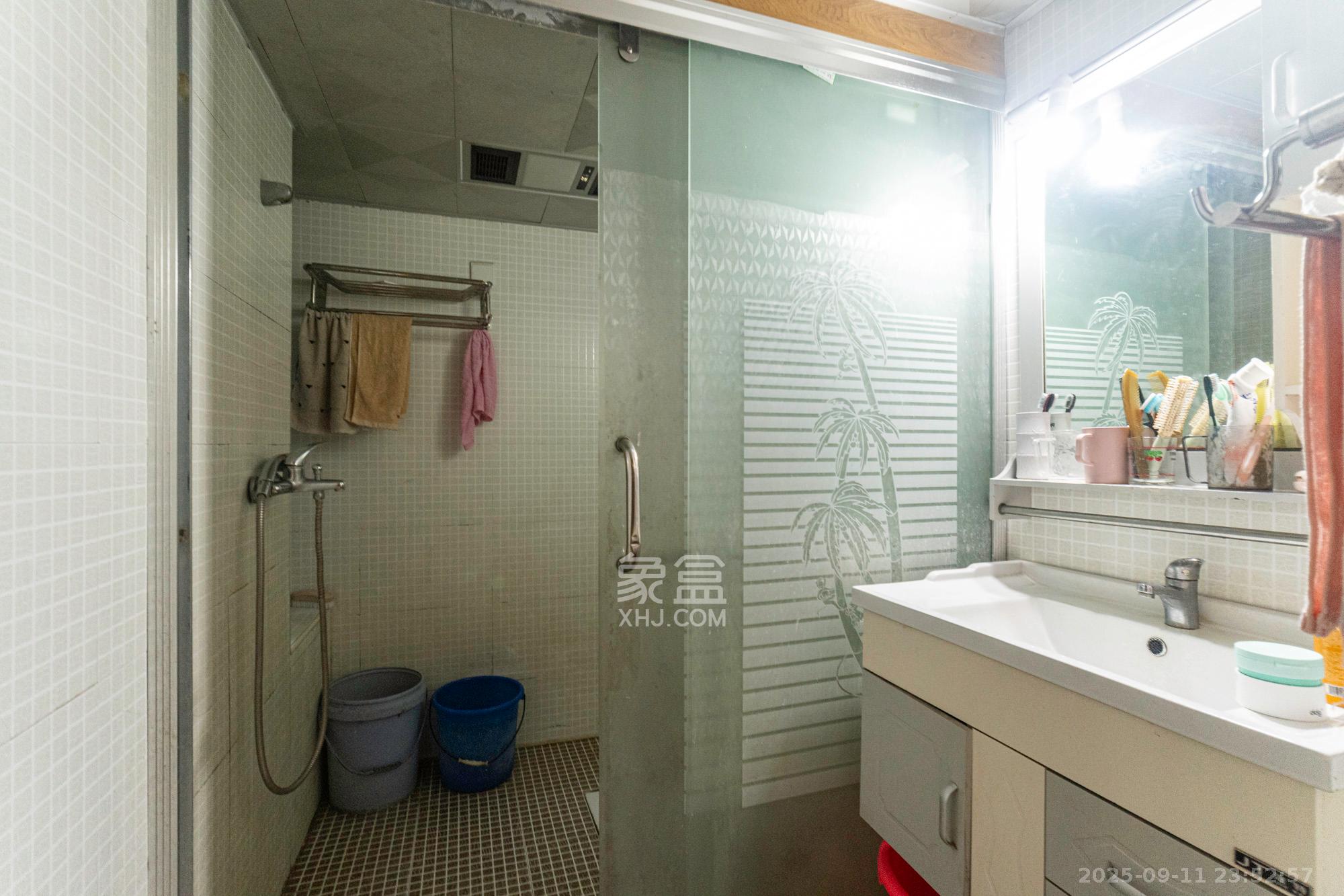 长丰星城 3室2厅1卫 37.0万 长丰星城 3室2厅1卫 37.0万卫生间