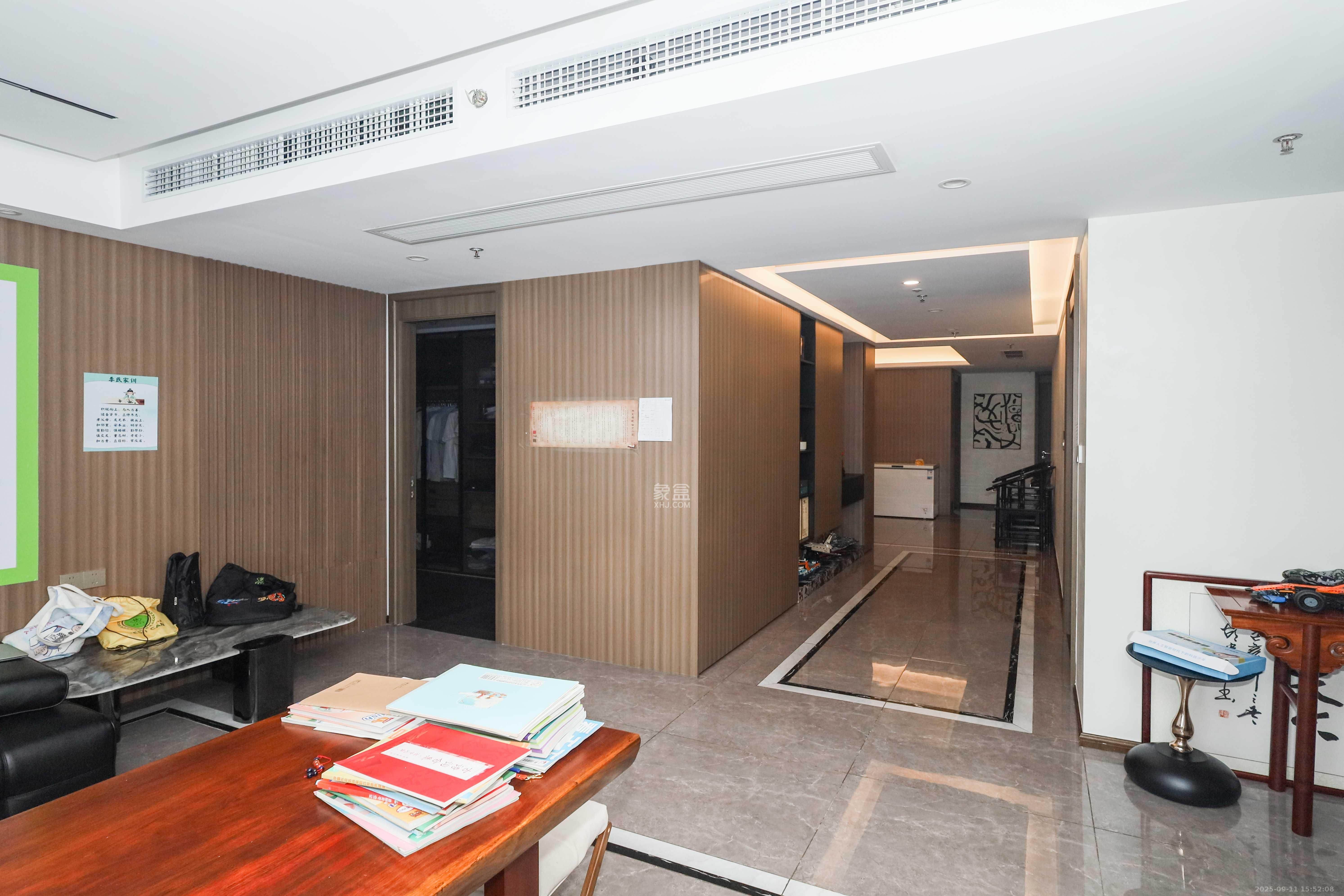 梅溪华府(新城金茂梦想华府) 4室2厅2卫 318.0万 梅溪华府(新城金茂梦想华府) 4室2厅2卫 318.0万客厅