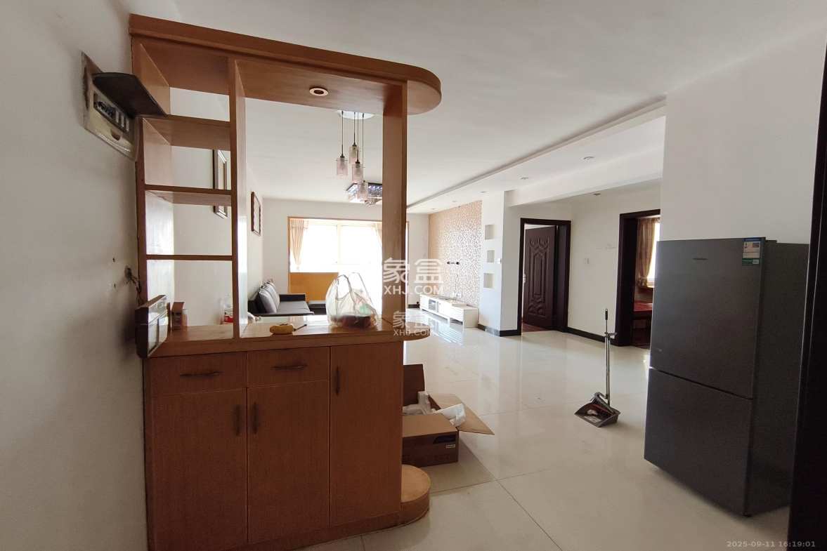 紫晶城 1室2厅1卫 1600.0元/月 紫晶城 1室2厅1卫 1600.0元/月室内图