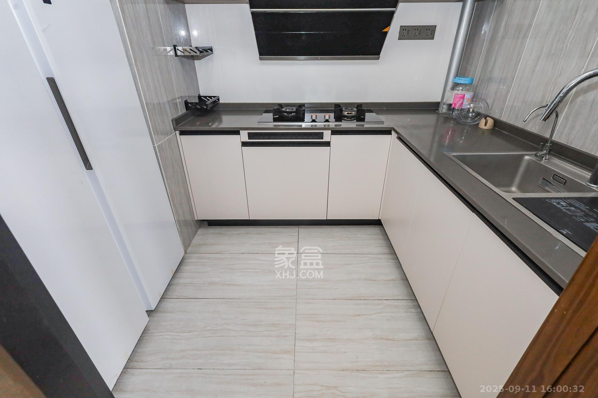 万科里金域滨江 4室2厅2卫 268.0万 万科里金域滨江 4室2厅2卫 268.0万厨房