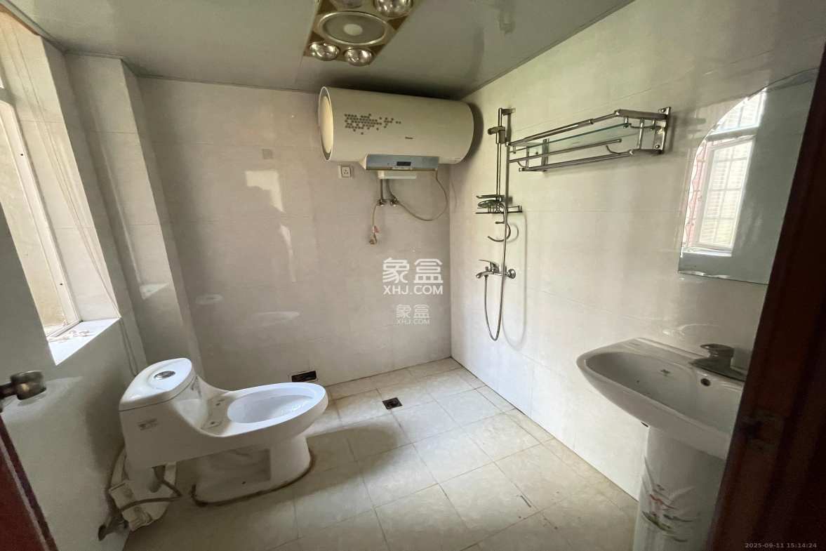 山水英伦  3室2厅2卫    1800.0元/月 山水英伦  3室2厅2卫    1800.0元/月室内图