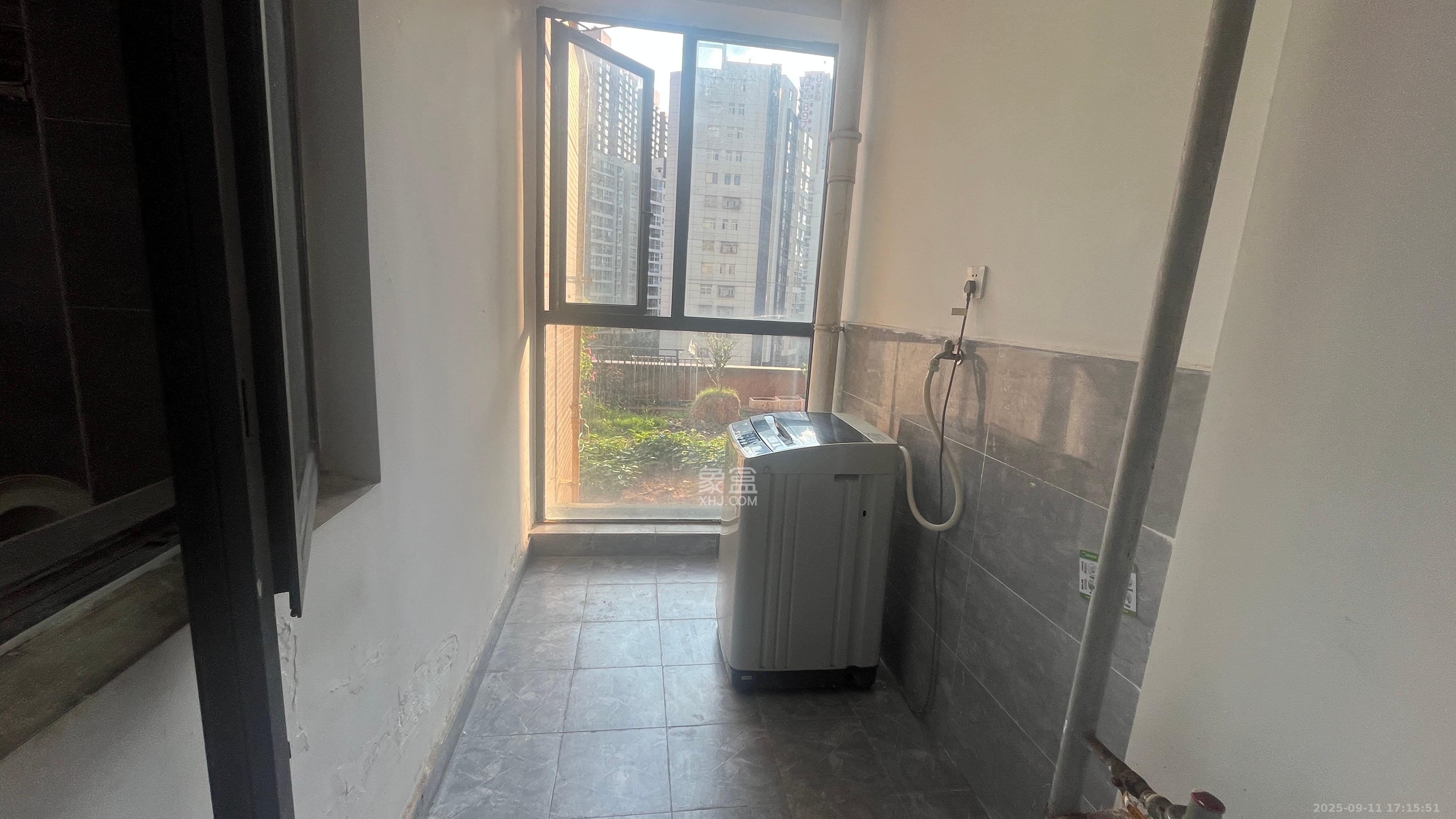 恒泰广场  3室2厅1卫    2400.0元/月 恒泰广场  3室2厅1卫    2400.0元/月室内图