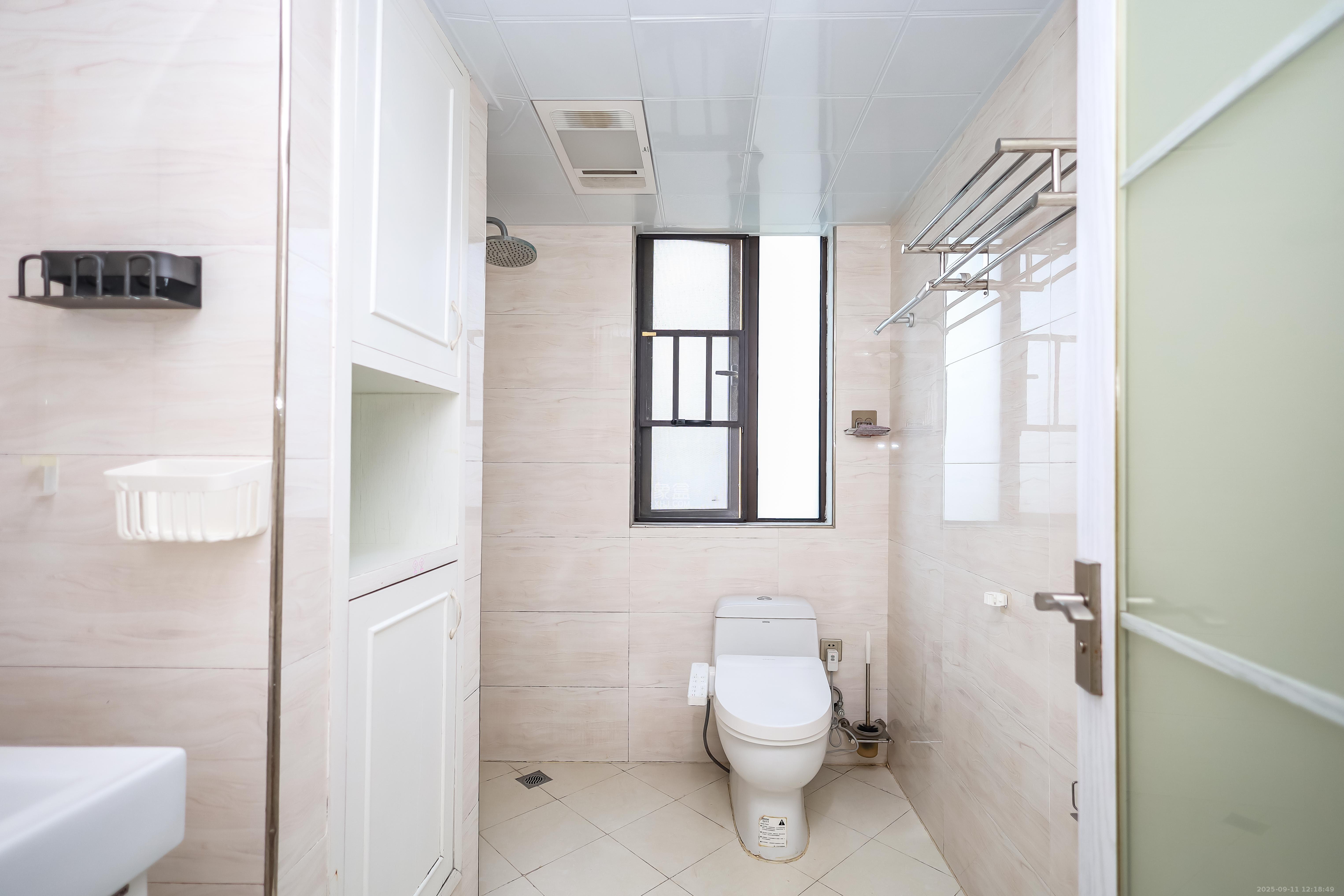 奥克斯缔壹城  3室2厅2卫    110.0万 奥克斯缔壹城  3室2厅2卫    110.0万卫生间