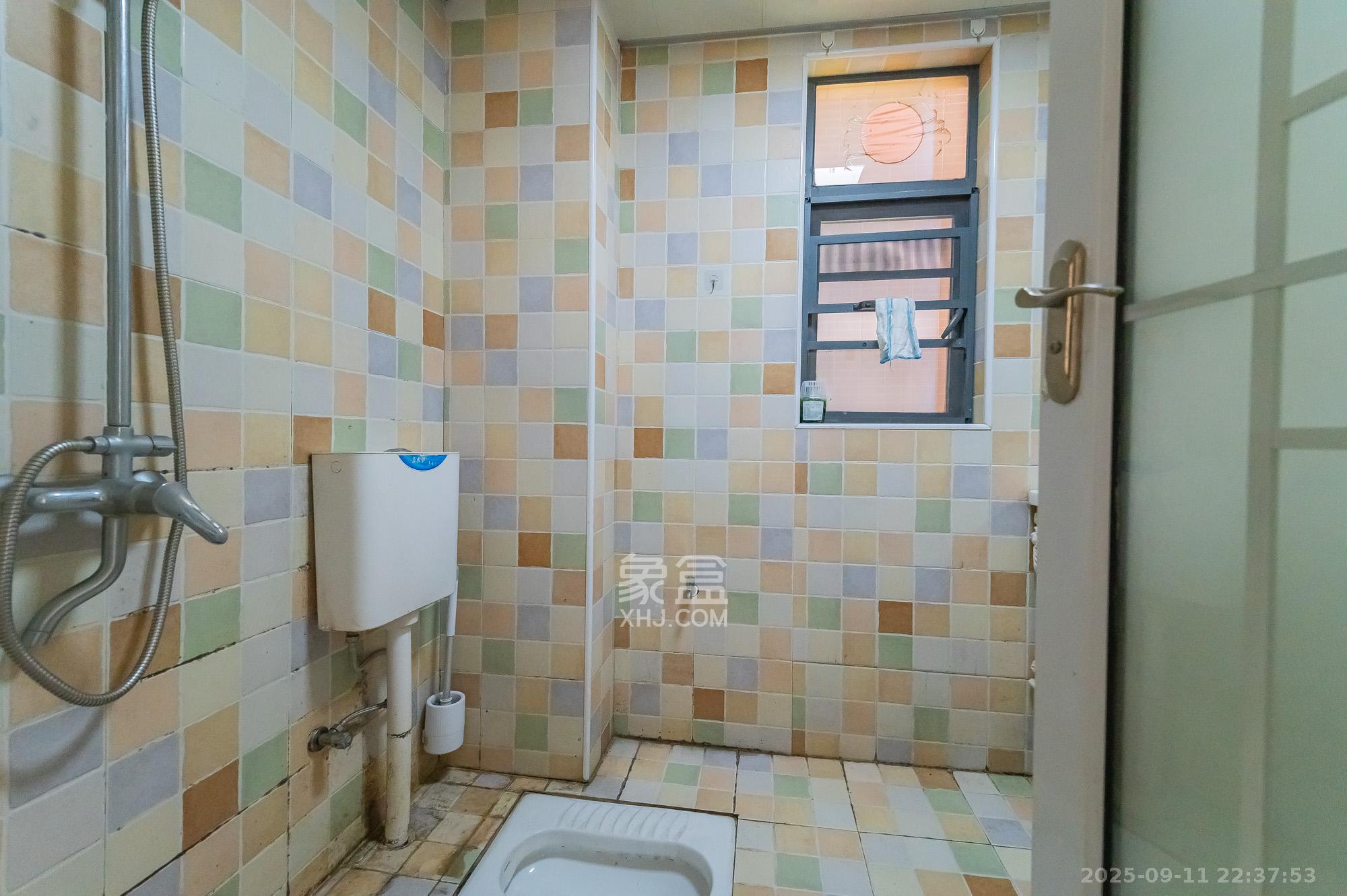 海伦春天  2室1厅1卫    49.8万卫生间