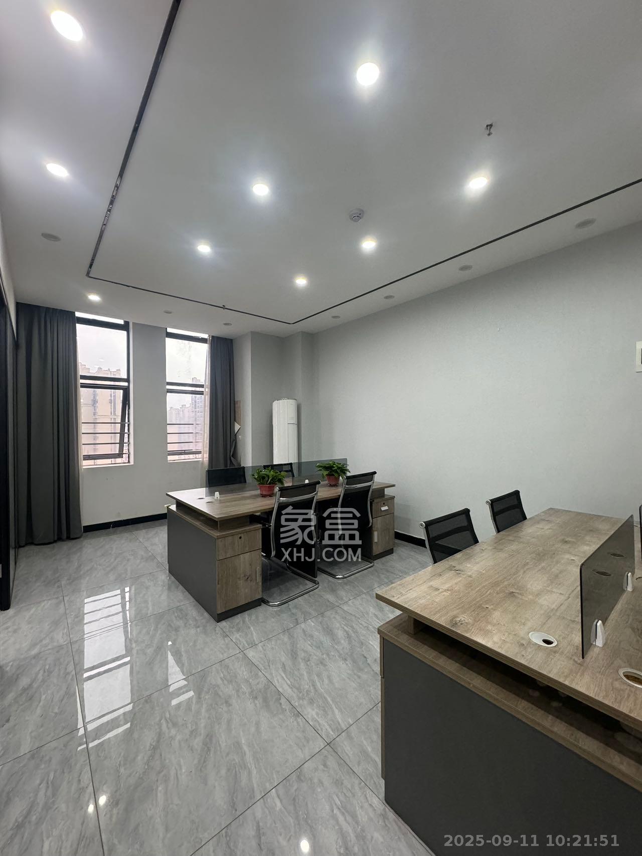 华润置地广场二期 2室1厅1卫 4500.0元/月 华润置地广场二期 2室1厅1卫 4500.0元/月室内图