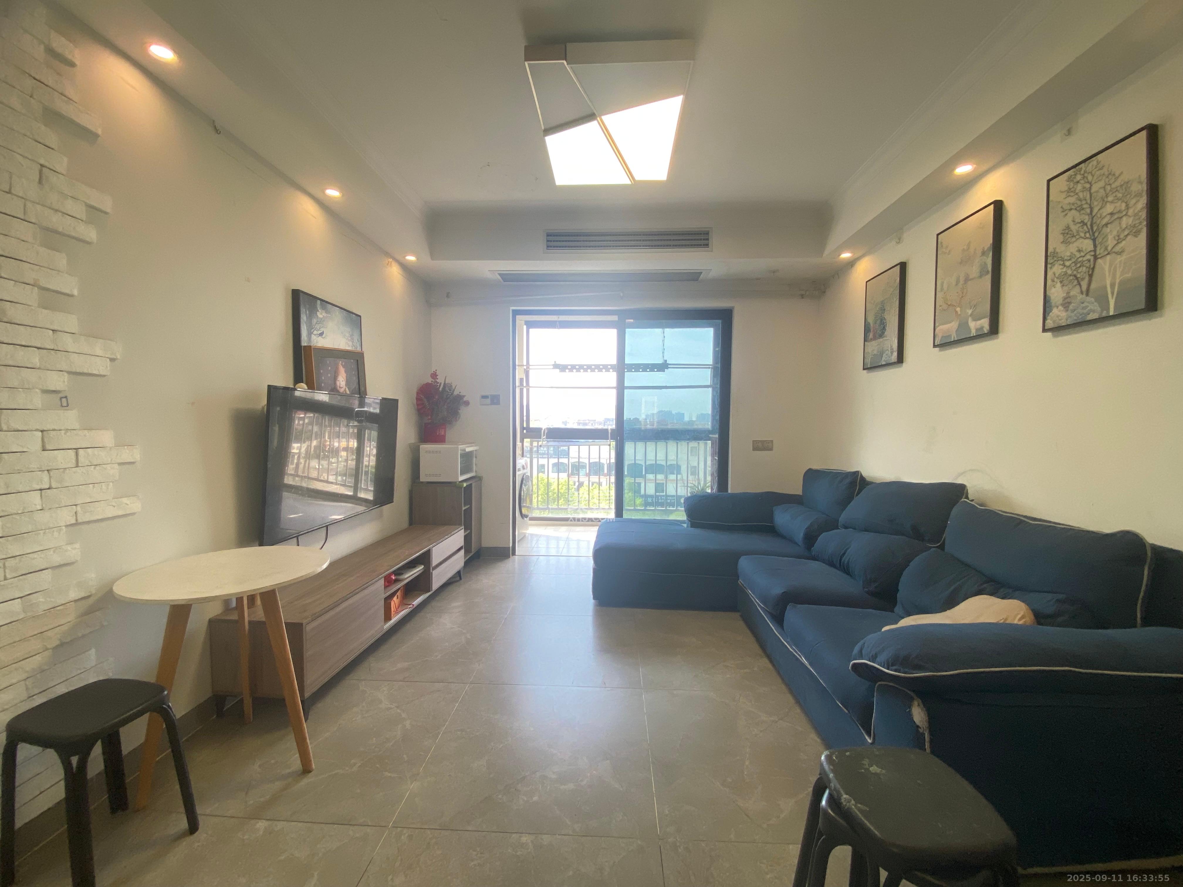 华润置地广场二期 3室2厅2卫 2100.0元/月 华润置地广场二期 3室2厅2卫 2100.0元/月室内图