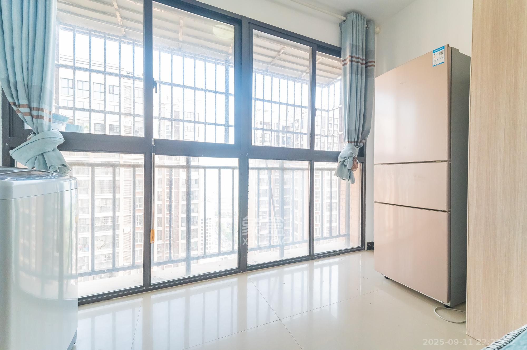 水岸世景  3室2厅1卫    60.8万 水岸世景  3室2厅1卫    60.8万阳台