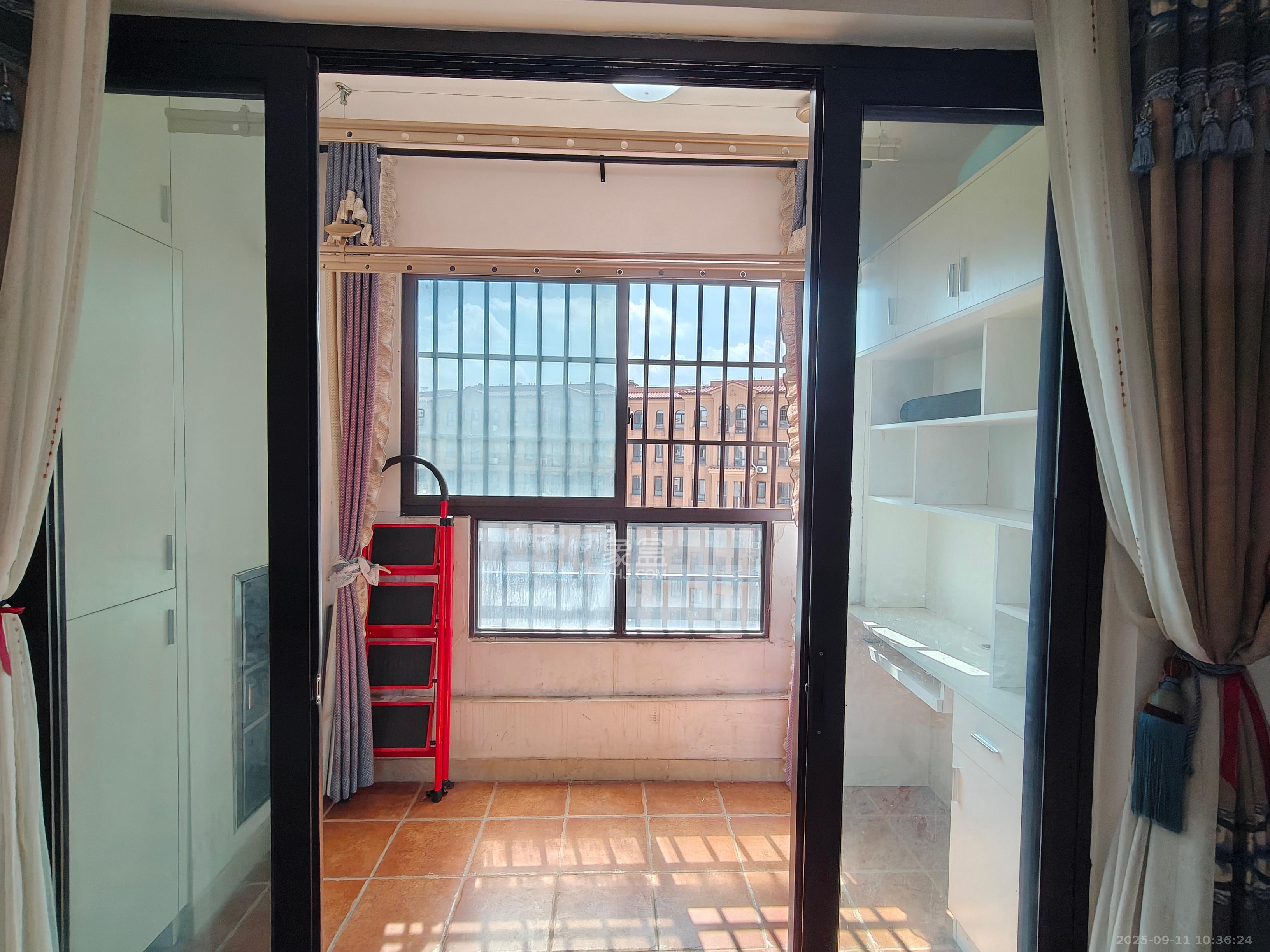 中信凯旋蓝岸(中信新城三期)  3室2厅1卫    1800.0元/月 中信凯旋蓝岸(中信新城三期)  3室2厅1卫    1800.0元/月室内图