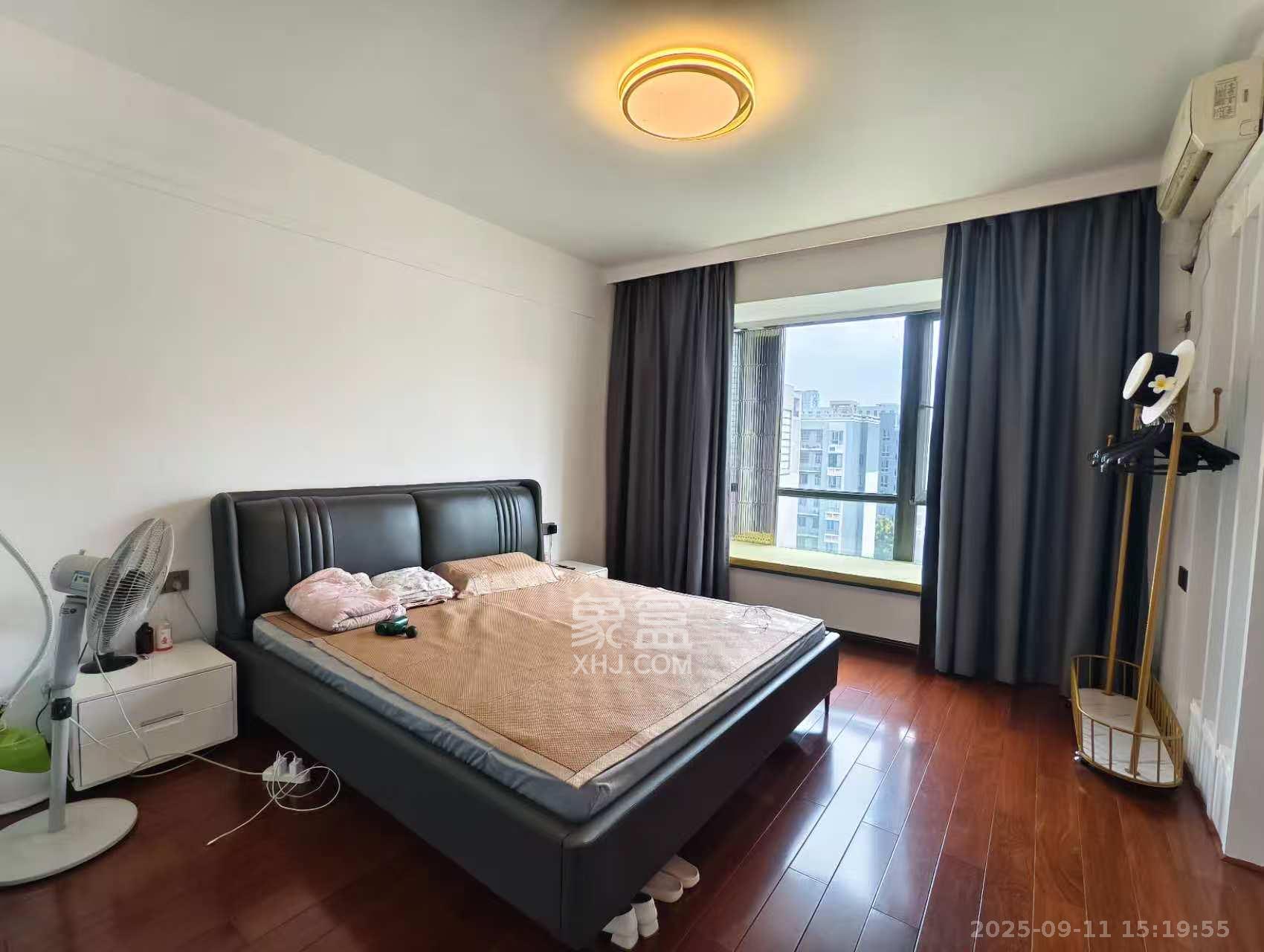 长房东郡  4室2厅2卫    4000.0元/月室内图