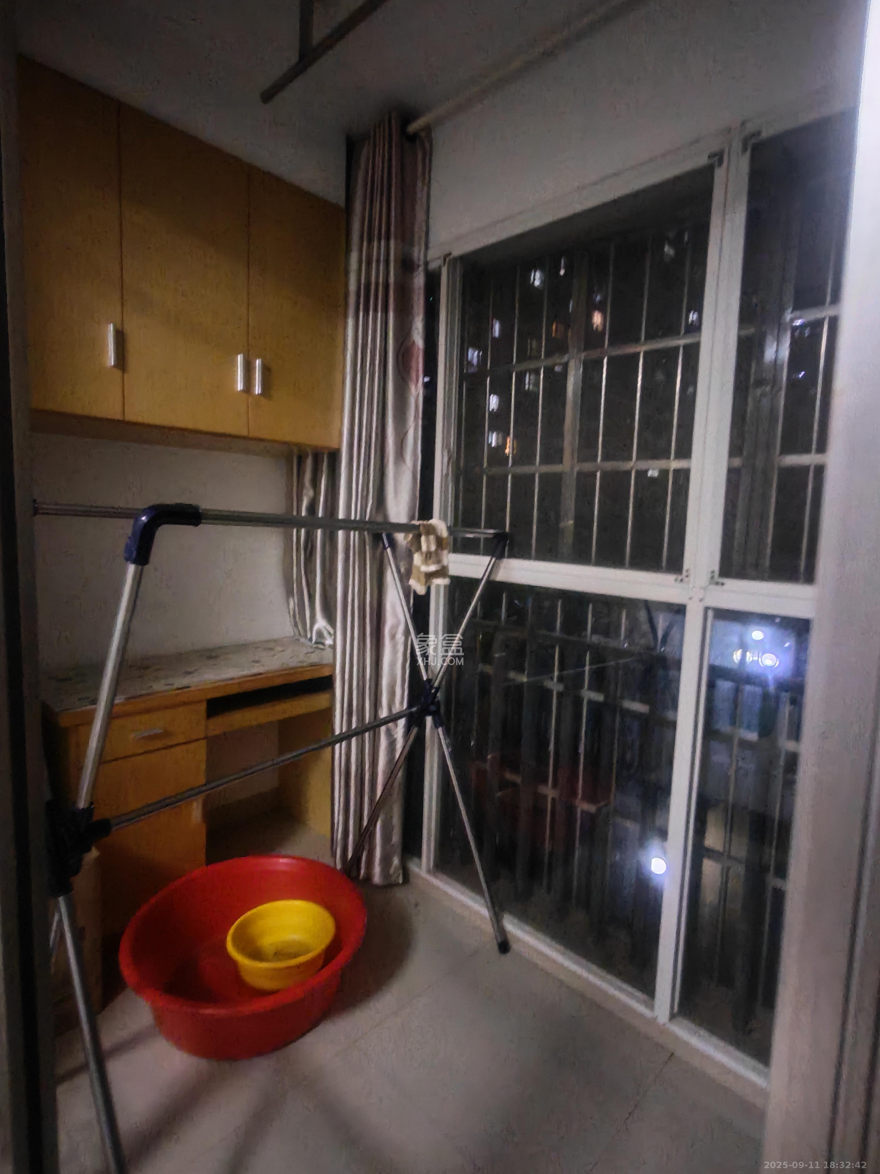 德润园 2室2厅1卫 2000.0元/月 德润园 2室2厅1卫 2000.0元/月室内图