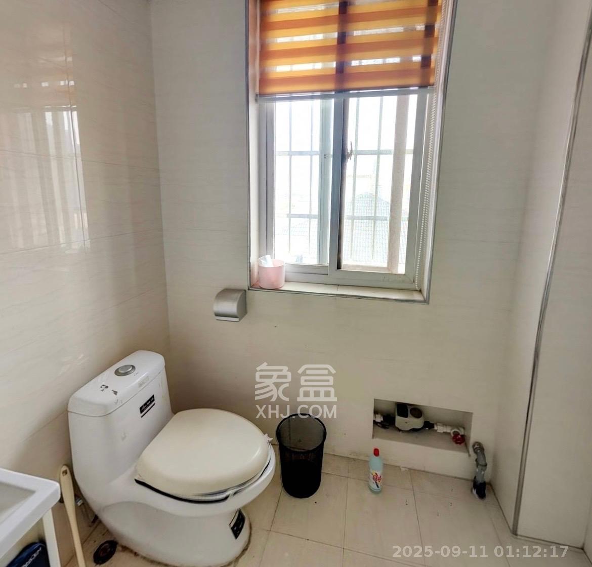 梅苑家园 5室2厅2卫 1800.0元/月 梅苑家园 5室2厅2卫 1800.0元/月室内图