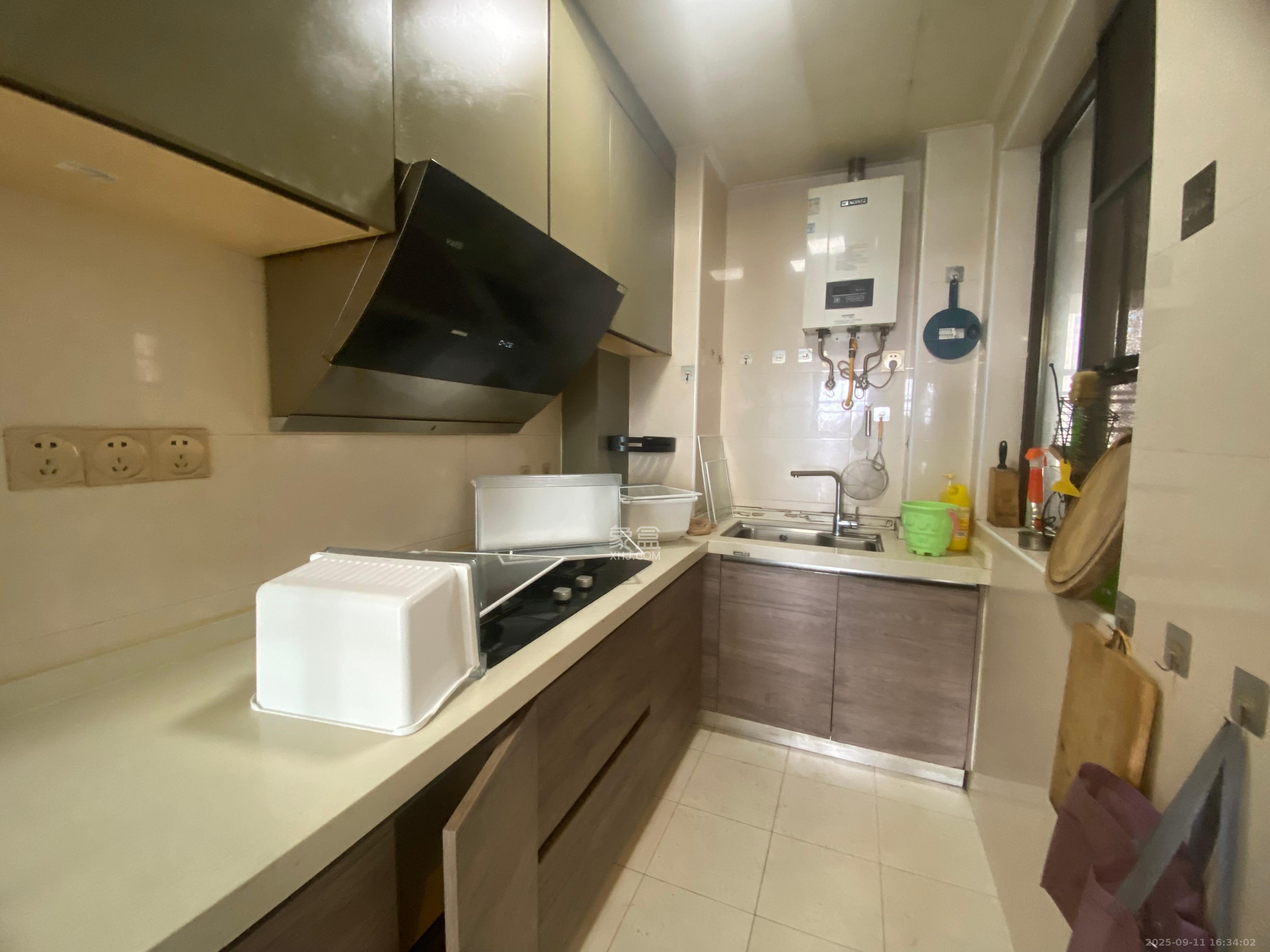 华润置地广场二期 3室2厅2卫 2100.0元/月 华润置地广场二期 3室2厅2卫 2100.0元/月室内图