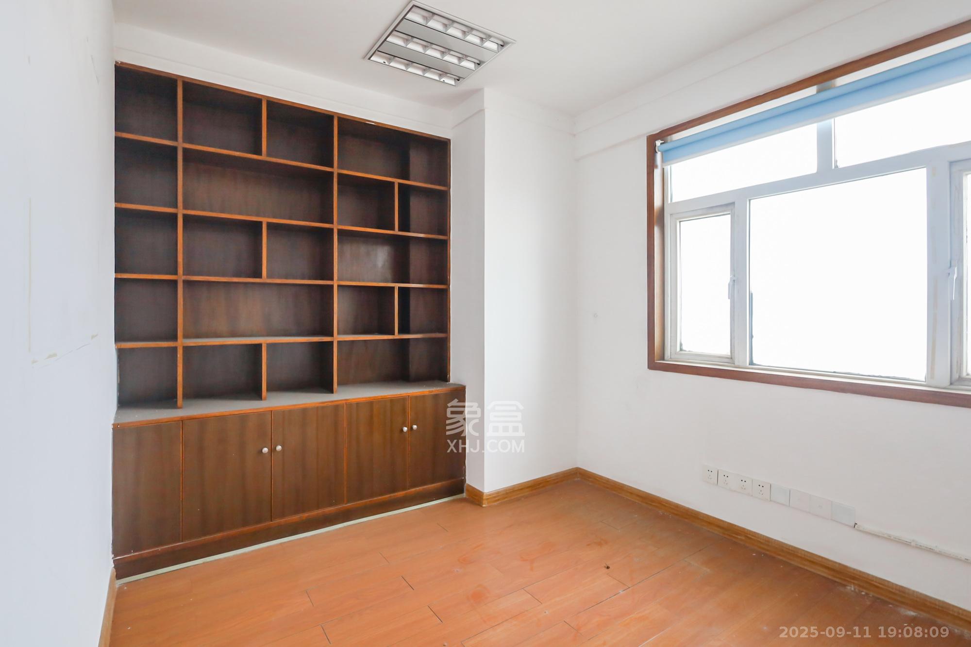 盛大泽西城  1室0厅0卫    46.0万 盛大泽西城  1室0厅0卫    46.0万卧室