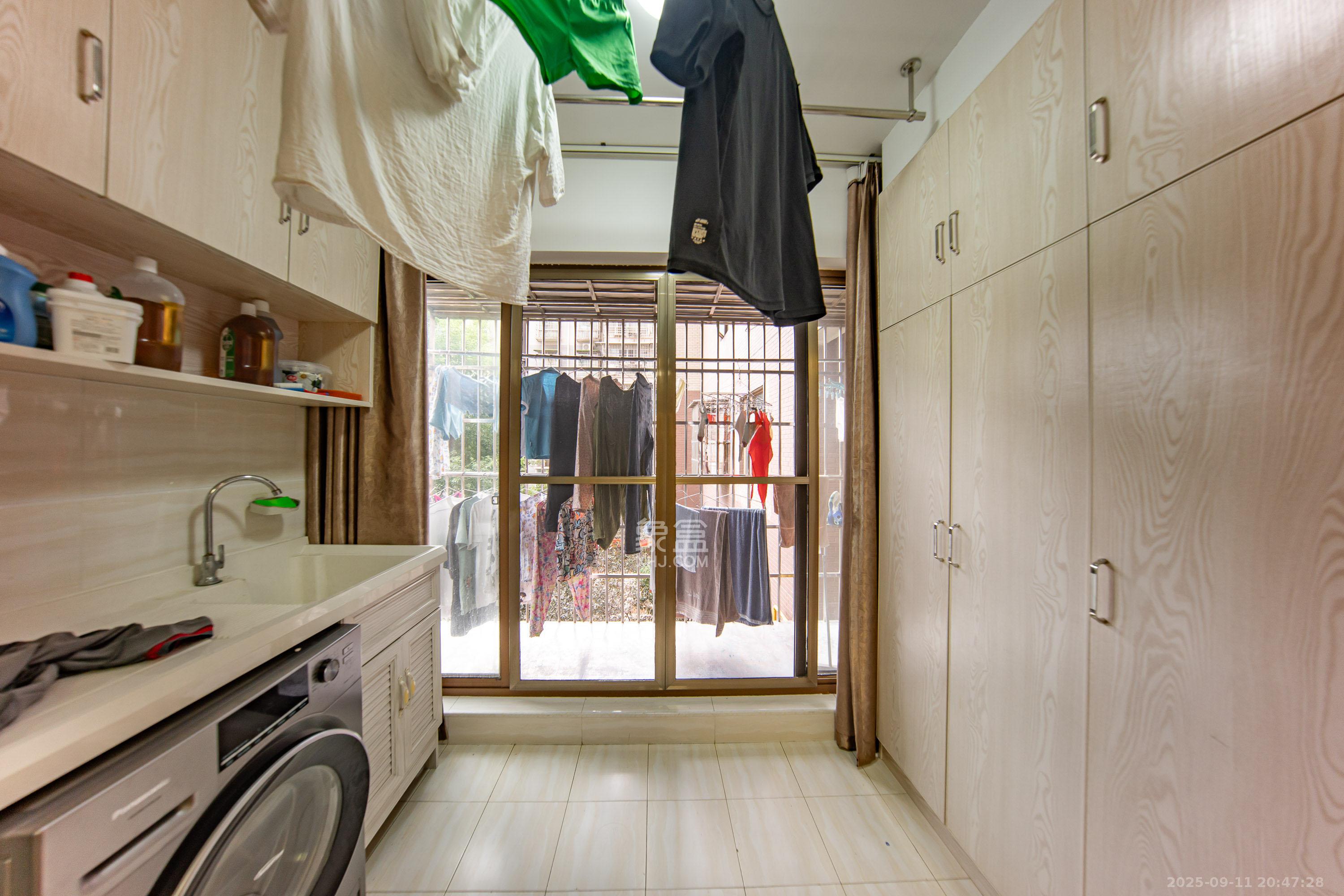 锑都家园 3室2厅2卫 67.0万 锑都家园 3室2厅2卫 67.0万阳台