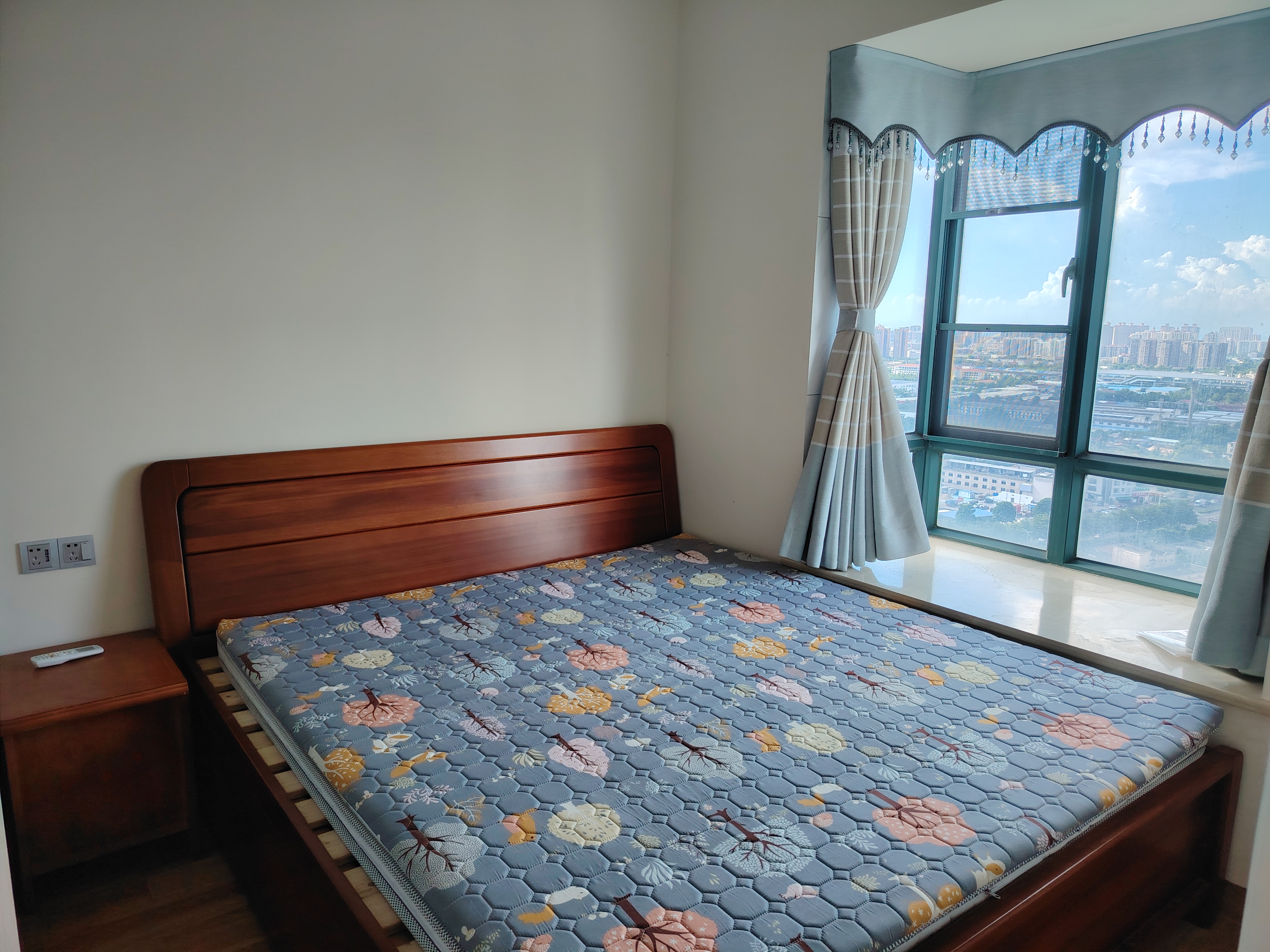 亚太.银泉花园  2室2厅1卫    2100.0元/月 亚太.银泉花园  2室2厅1卫    2100.0元/月室内图