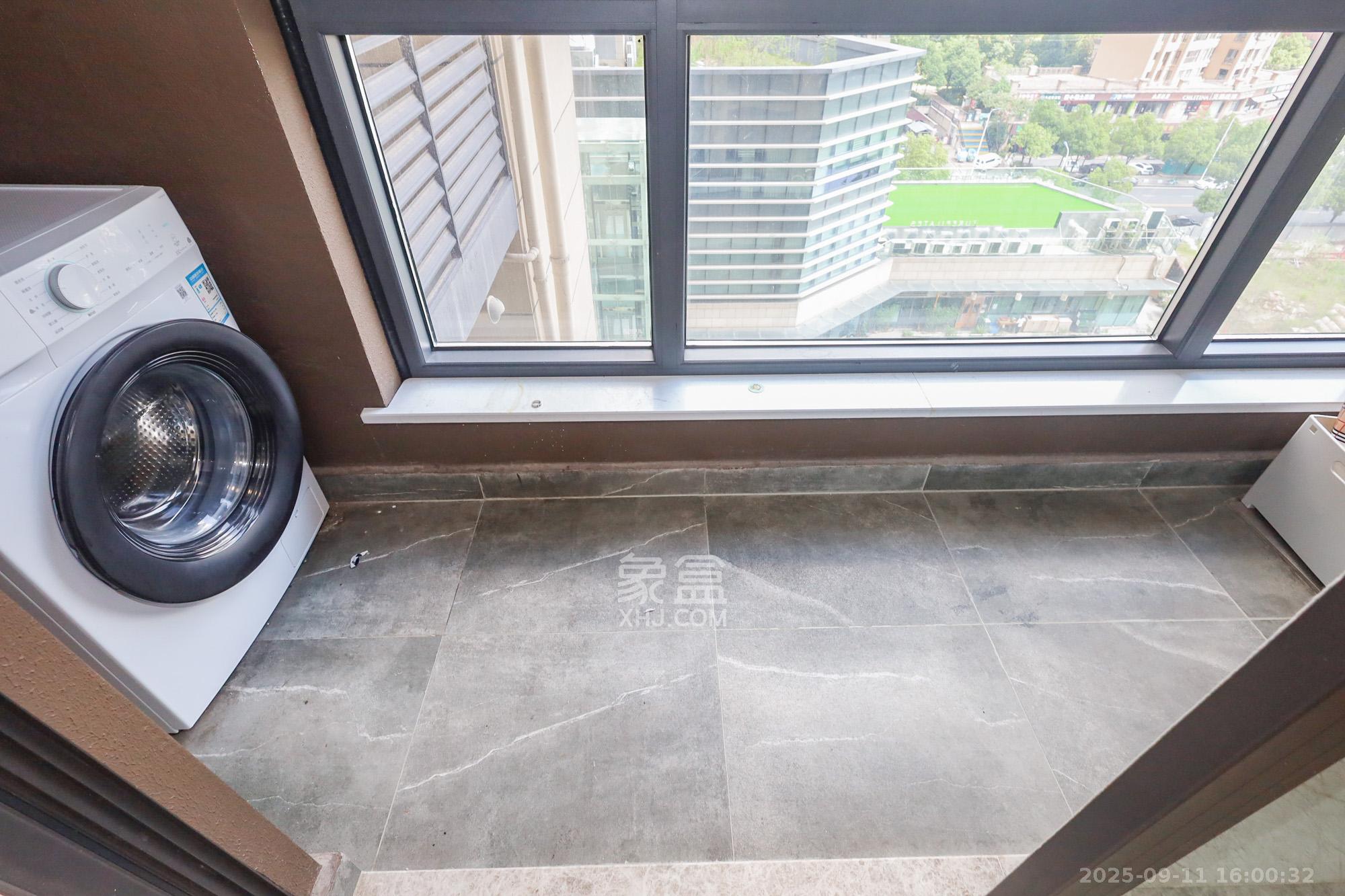 万科里金域滨江 4室2厅2卫 268.0万 万科里金域滨江 4室2厅2卫 268.0万阳台