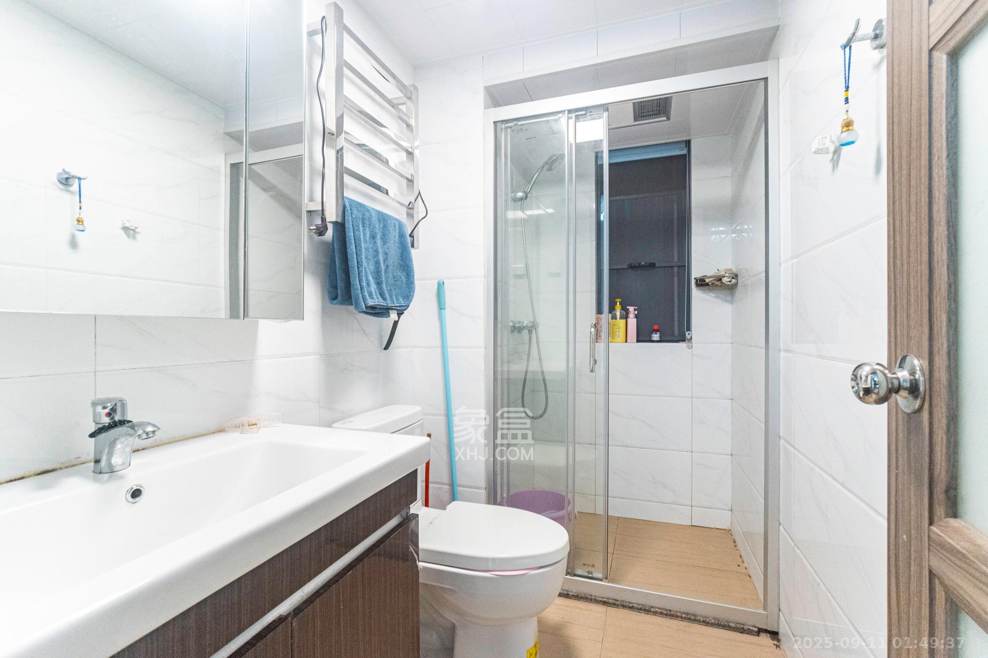 碧桂园中央花园  3室2厅2卫    85.0万卫生间