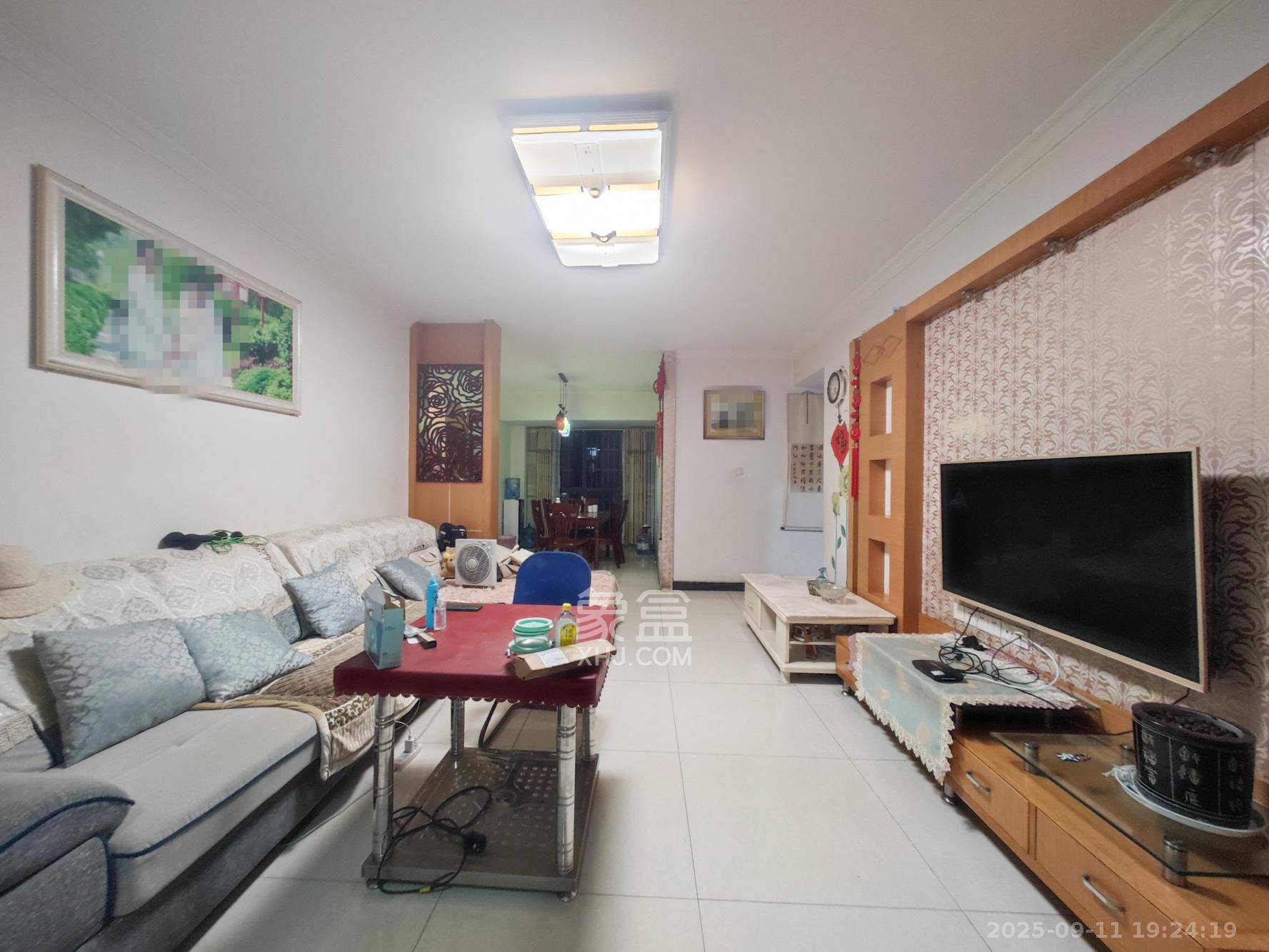 天赐良园 3室2厅1卫 106.0万 天赐良园 3室2厅1卫 106.0万客厅