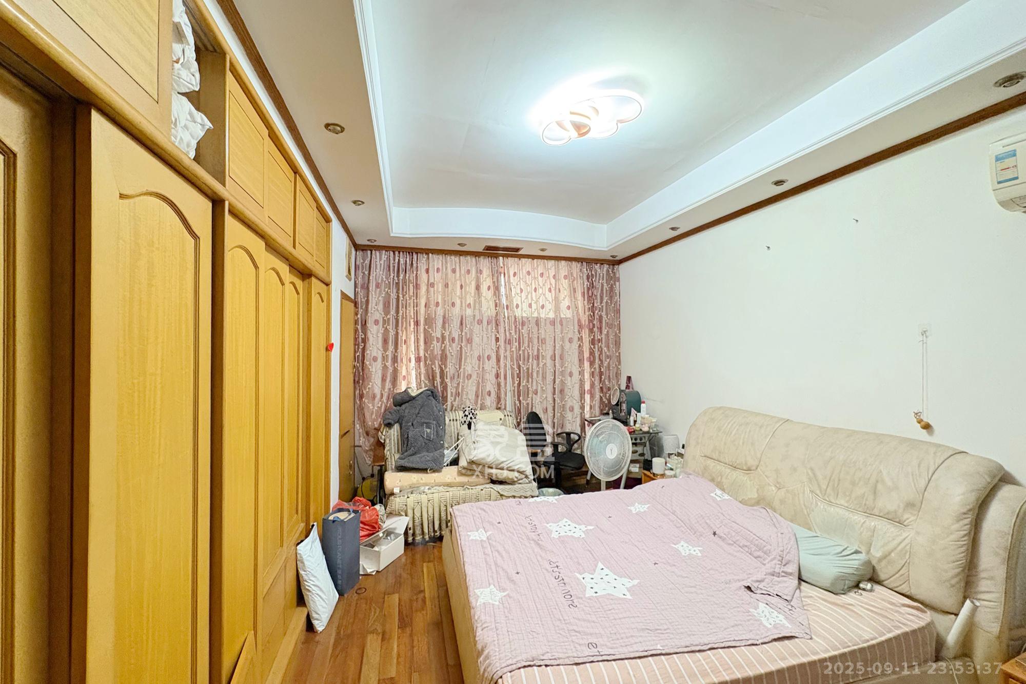 和光公寓  3室2厅2卫    82.8万 和光公寓  3室2厅2卫    82.8万卧室