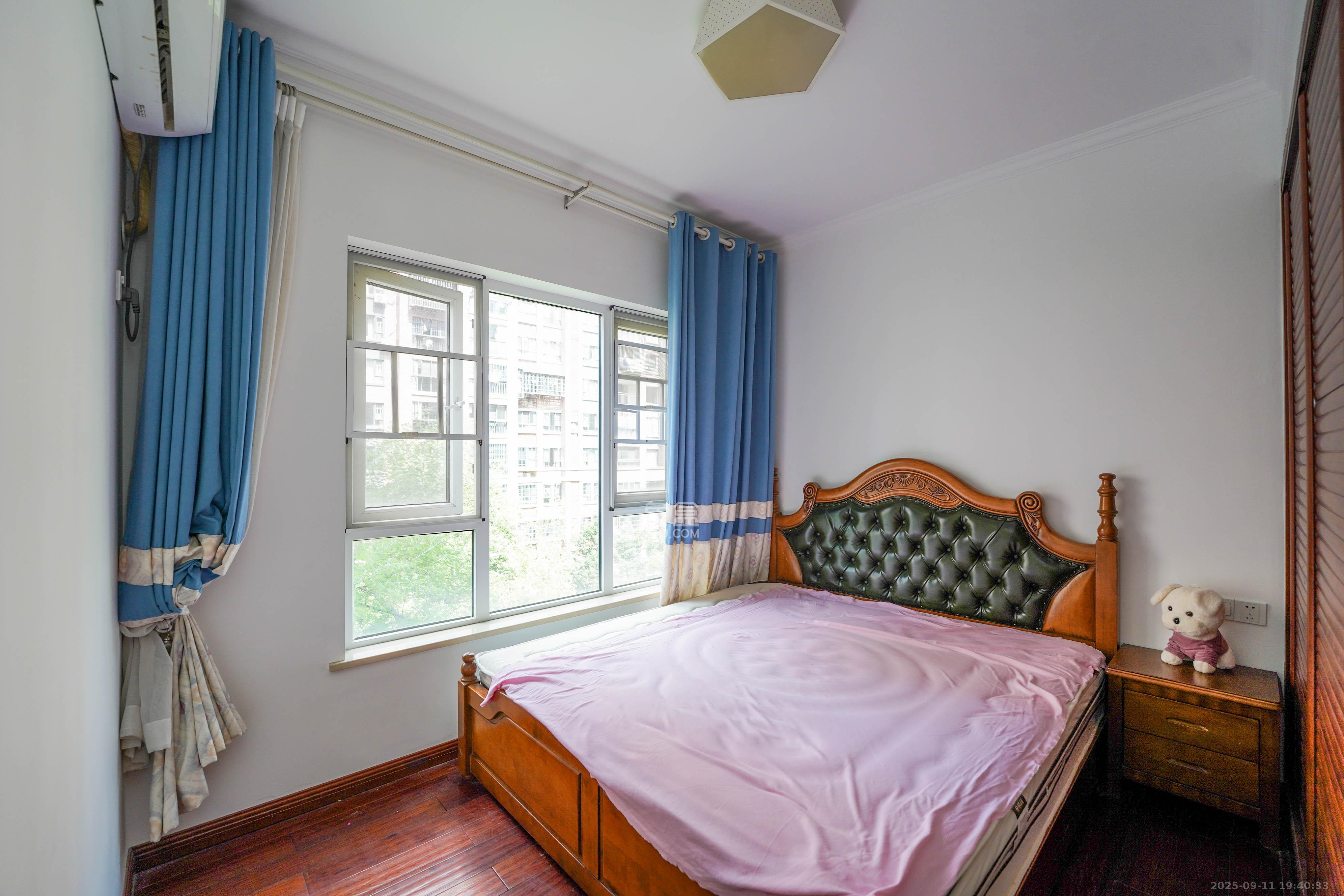 哈佛小镇（五矿哈佛小镇）  3室2厅2卫    85.8万卧室