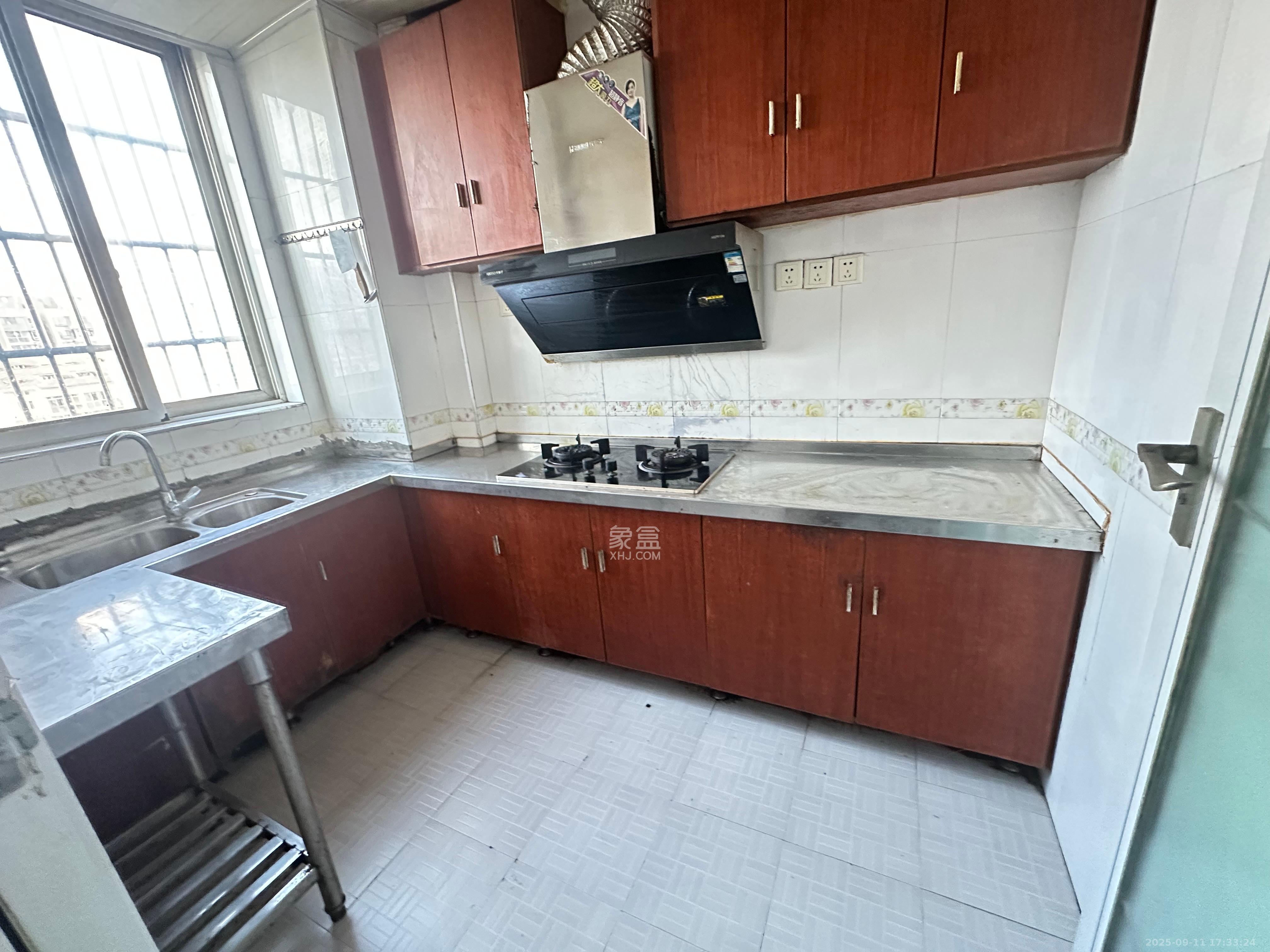 鄱阳小区  3室2厅1卫    1600.0元/月