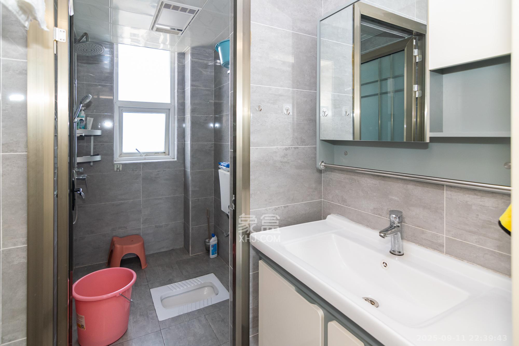 新华联梦想城  4室2厅2卫    98.0万 新华联梦想城  4室2厅2卫    98.0万卫生间