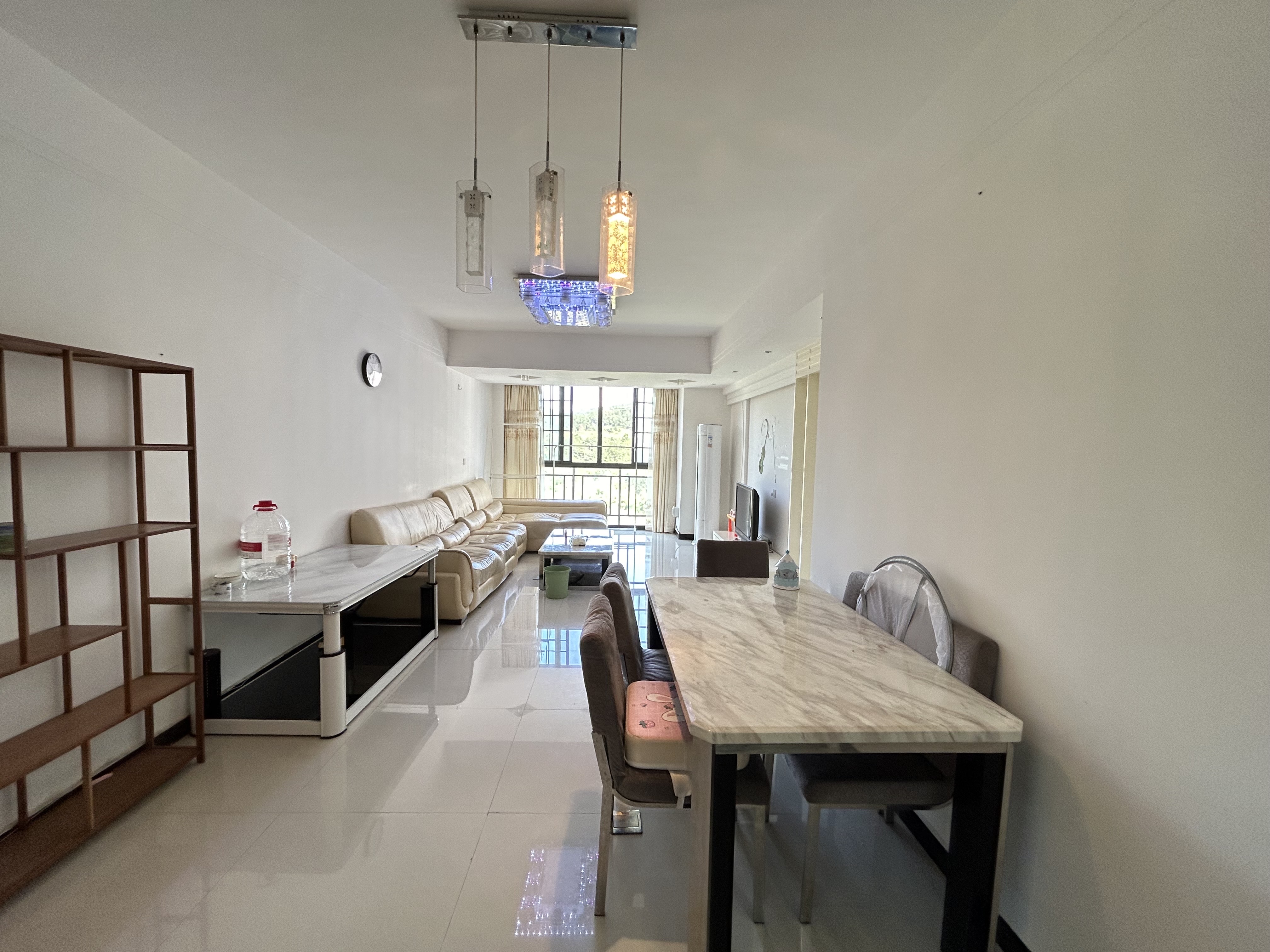 逸臣桃源 2室2厅1卫 1300.0元/月 逸臣桃源 2室2厅1卫 1300.0元/月室内图