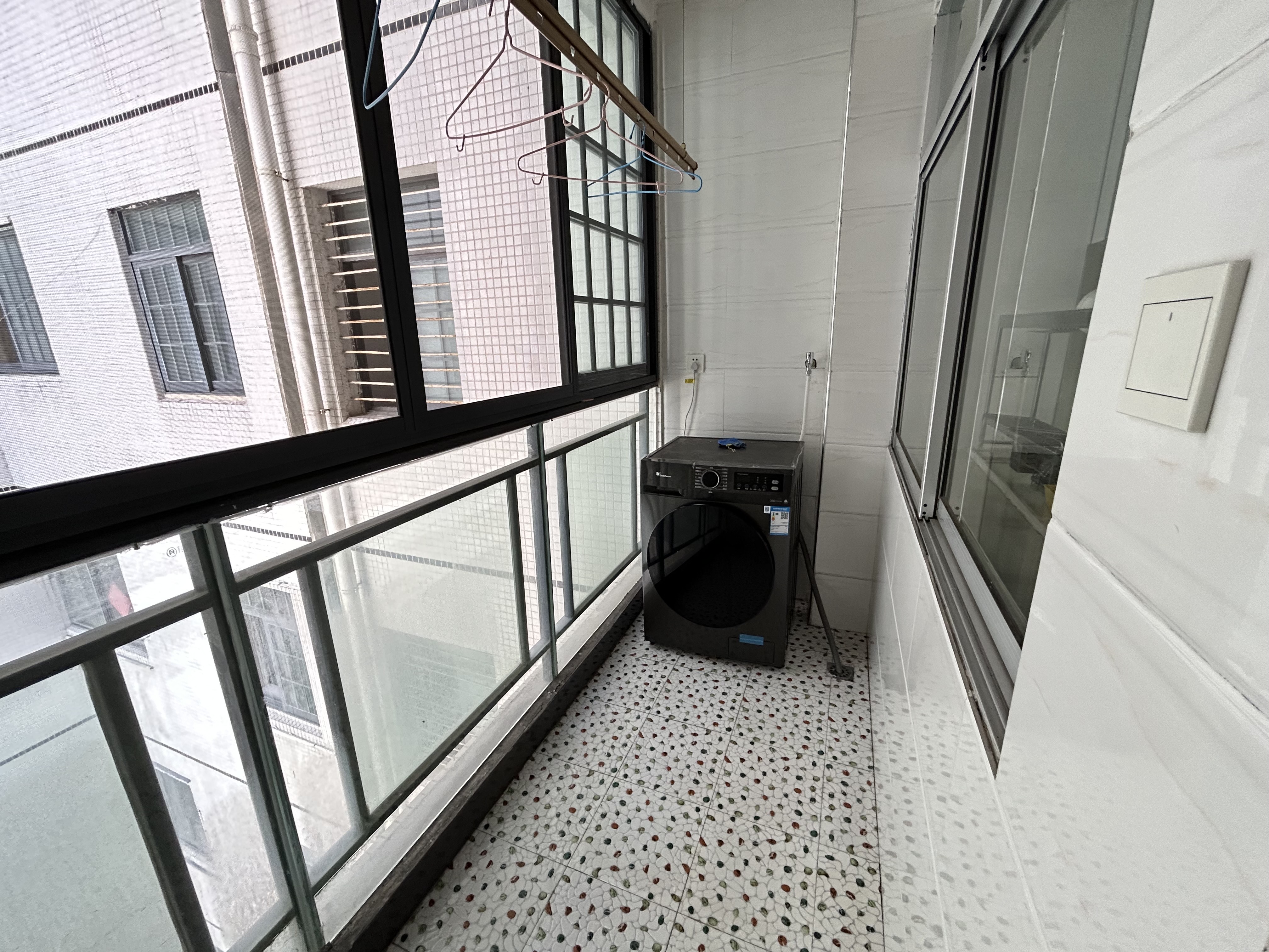 逸臣桃源 2室2厅1卫 1300.0元/月 逸臣桃源 2室2厅1卫 1300.0元/月室内图