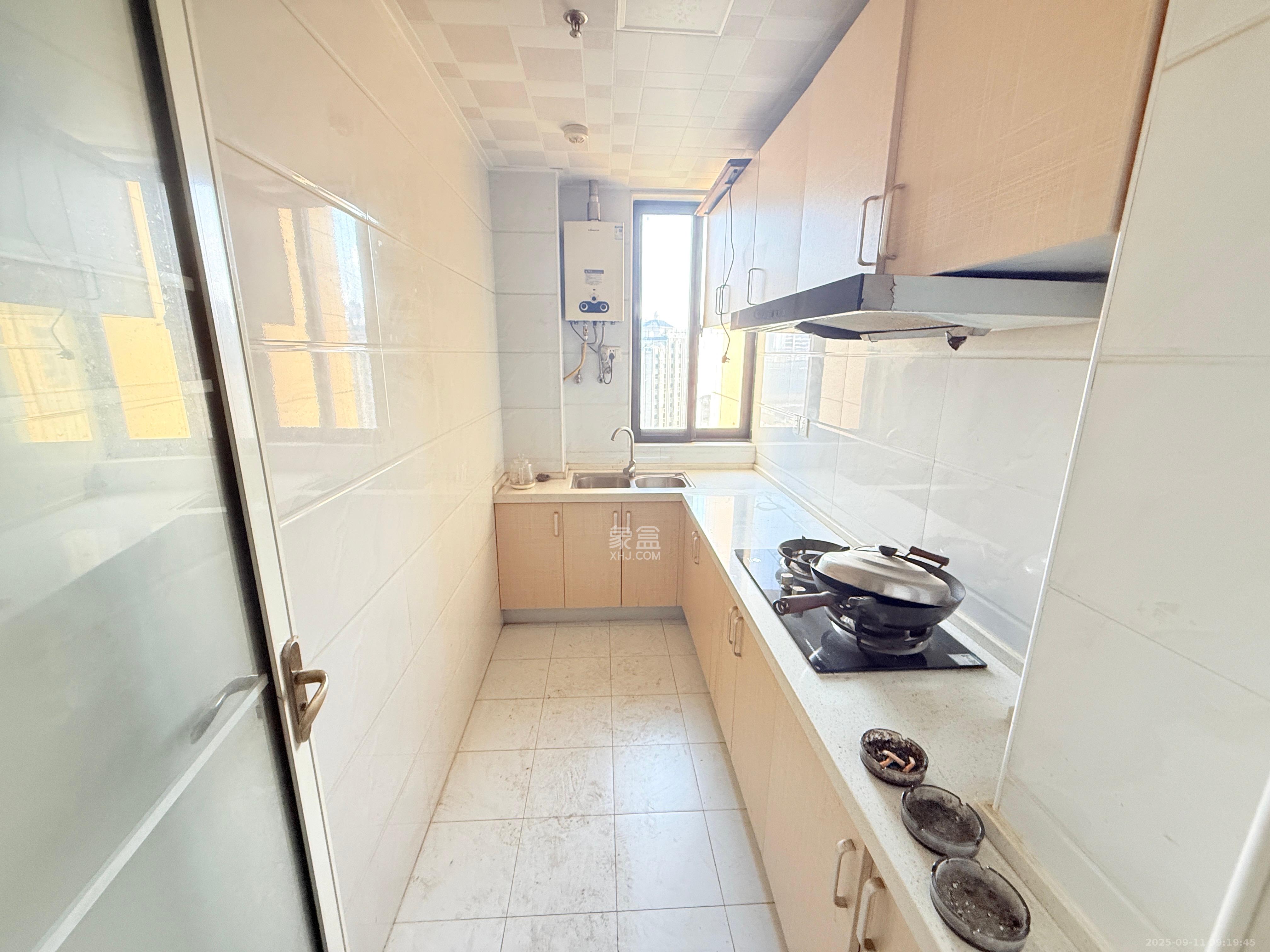 半山公馆（半山国际中心）  2室2厅1卫    2300.0元/月室内图