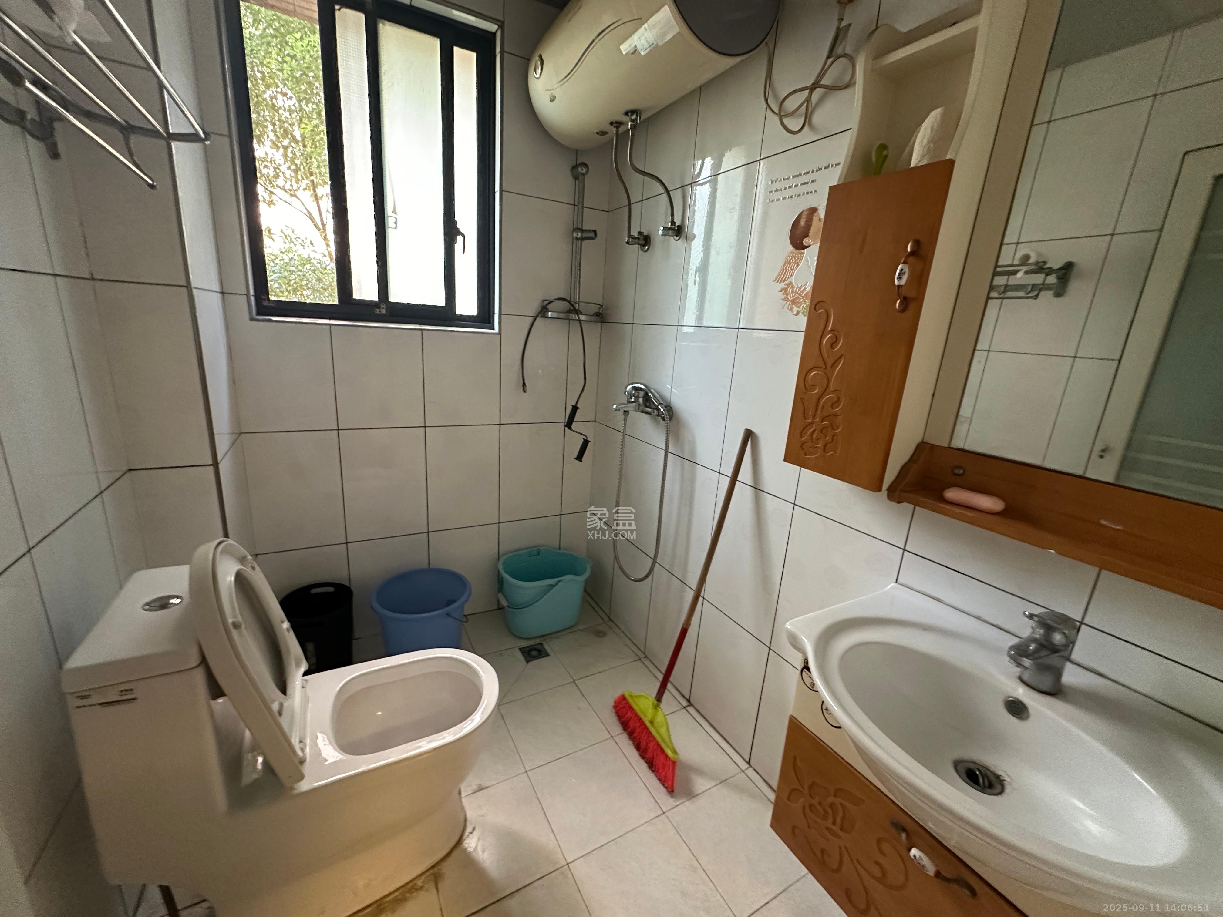 瑞都华庭(华庭美苑) 4室1厅1卫 2100.0元/月 瑞都华庭(华庭美苑) 4室1厅1卫 2100.0元/月室内图