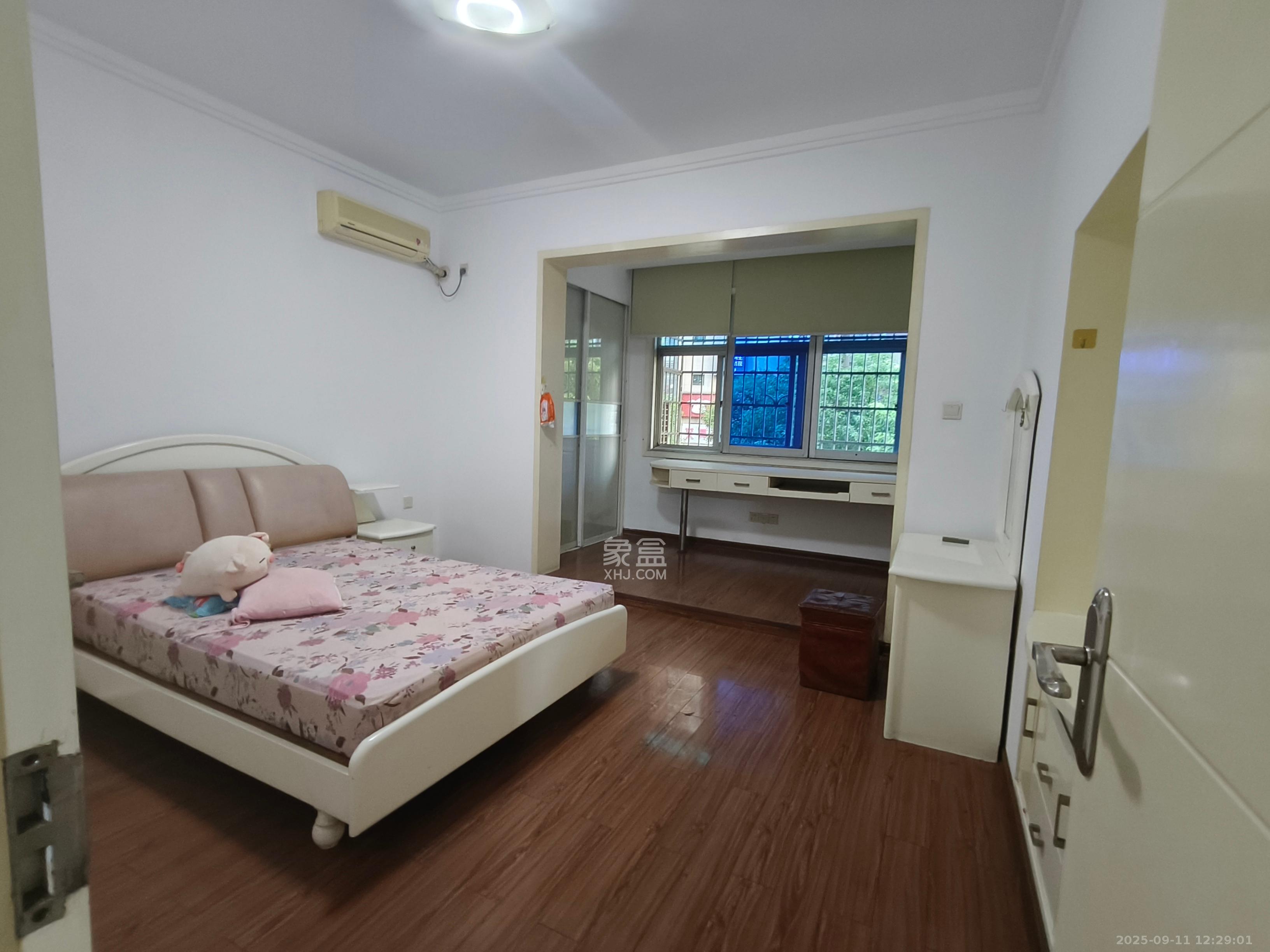 警校新村  3室2厅1卫    2000.0元/月室内图