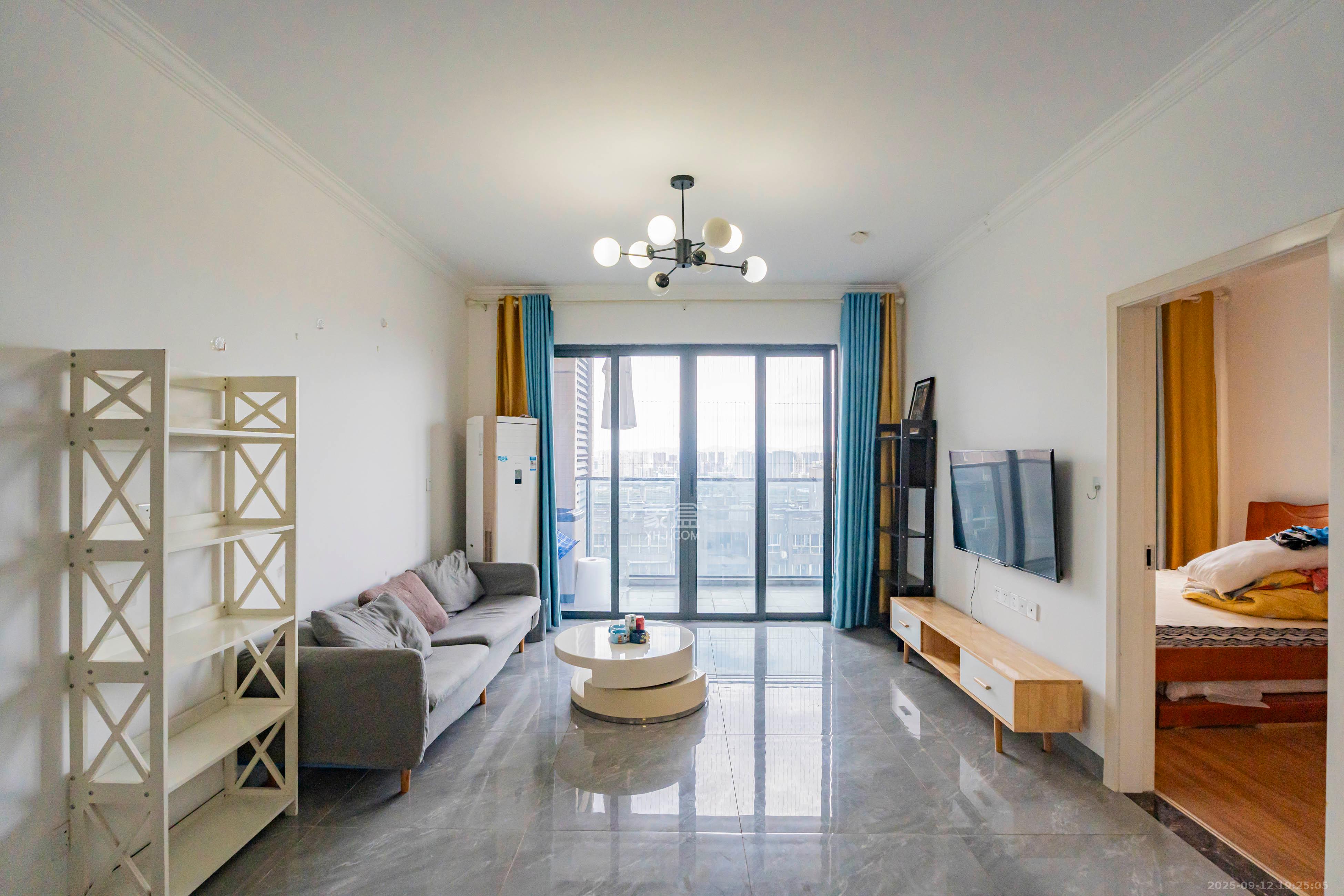 里约荟 3室2厅2卫 90.0万 里约荟 3室2厅2卫 90.0万客厅