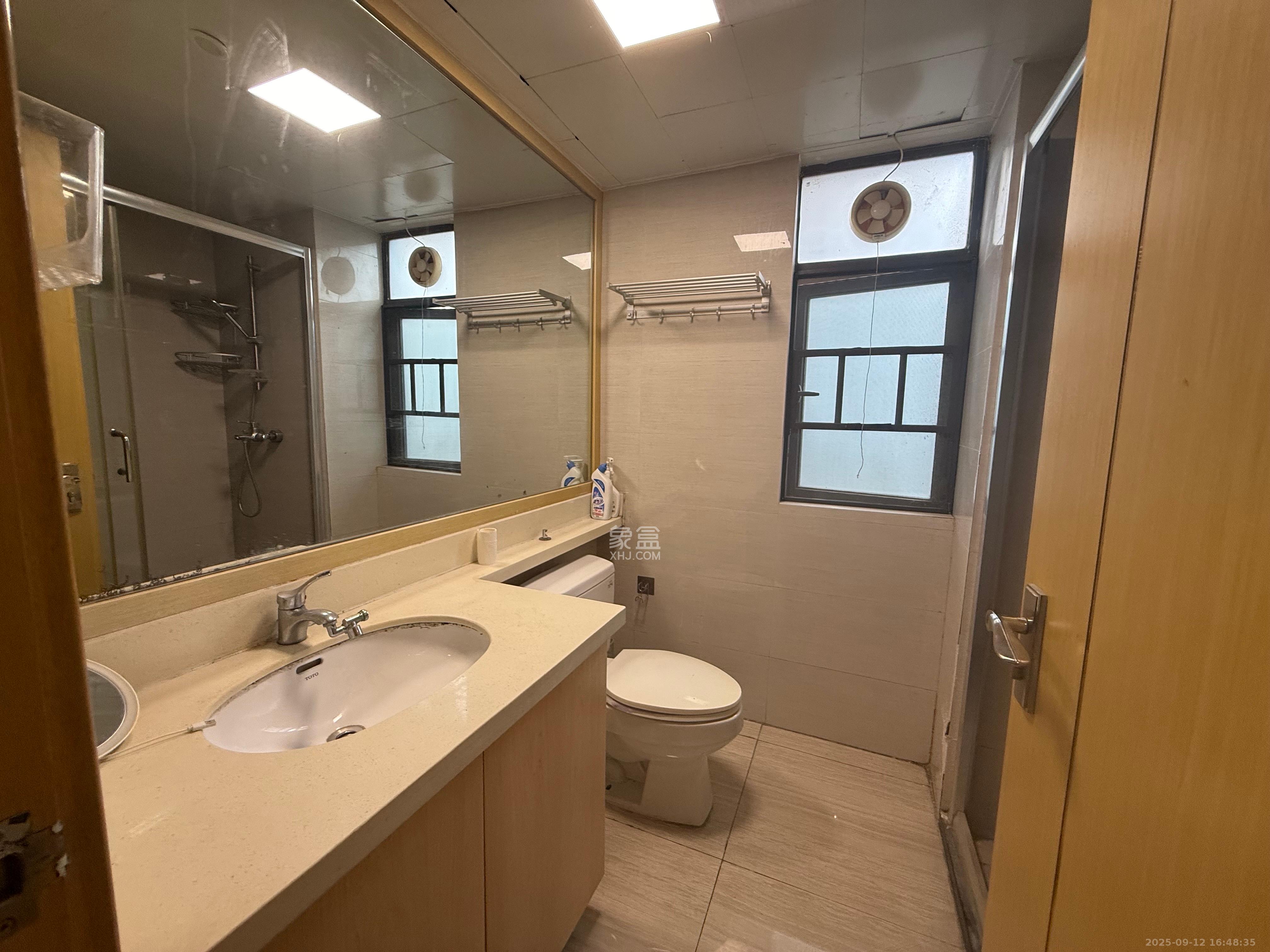 中海国际三期  3室2厅2卫    2000.0元/月室内图