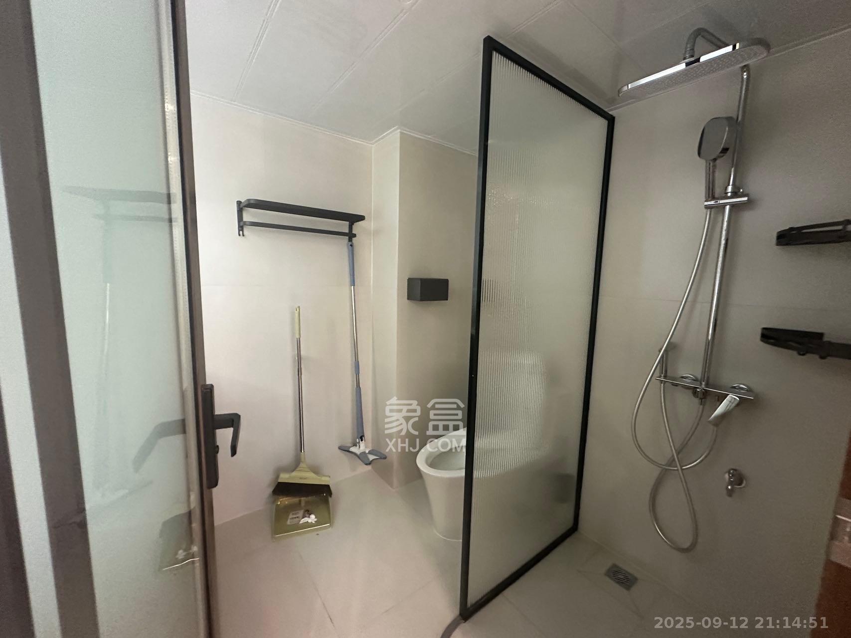 世茂璀璨天城公寓 3室2厅2卫 2800.0元/月 世茂璀璨天城公寓 3室2厅2卫 2800.0元/月室内图