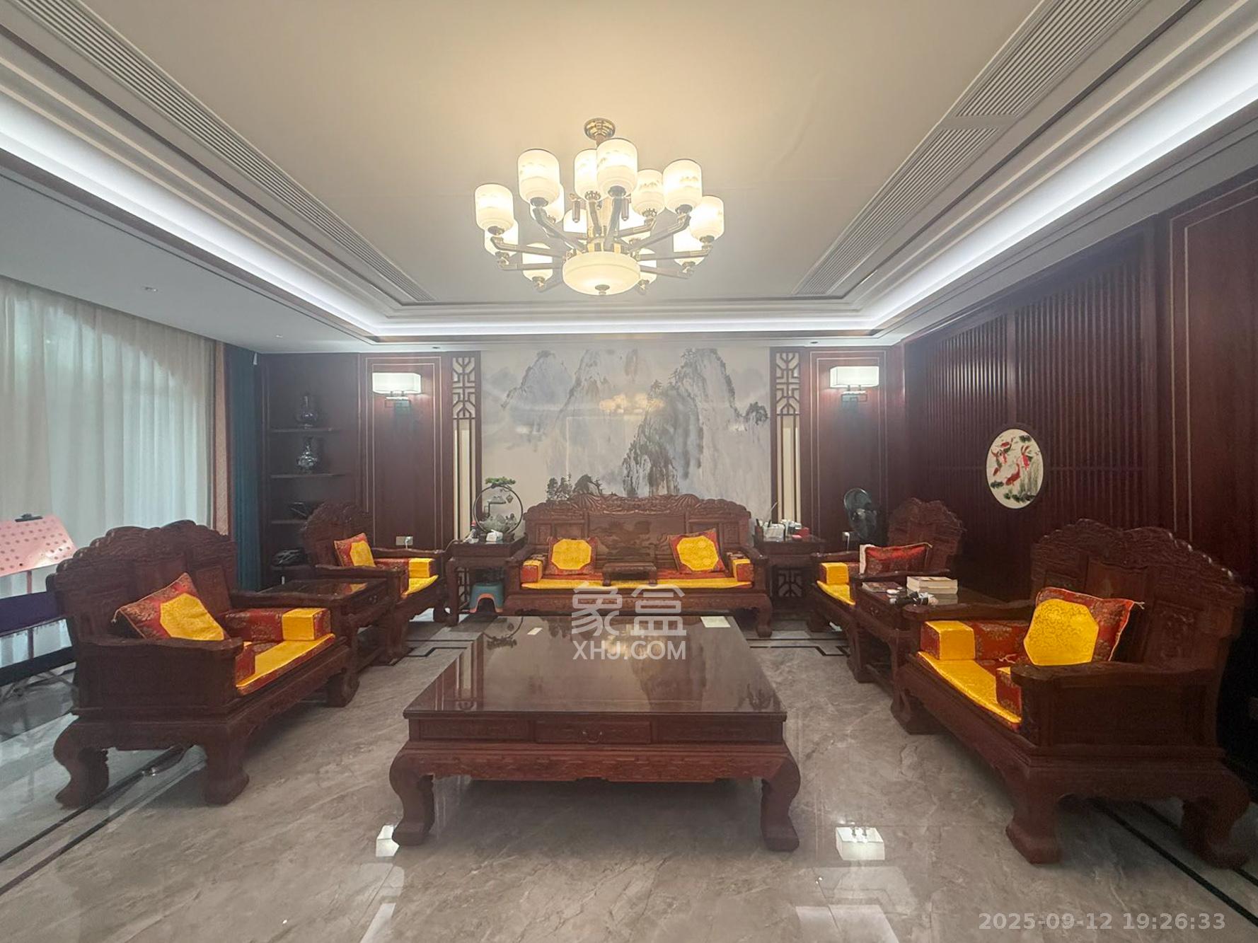 托斯卡纳别墅  5室4厅3卫    650.0万 托斯卡纳别墅  5室4厅3卫    650.0万