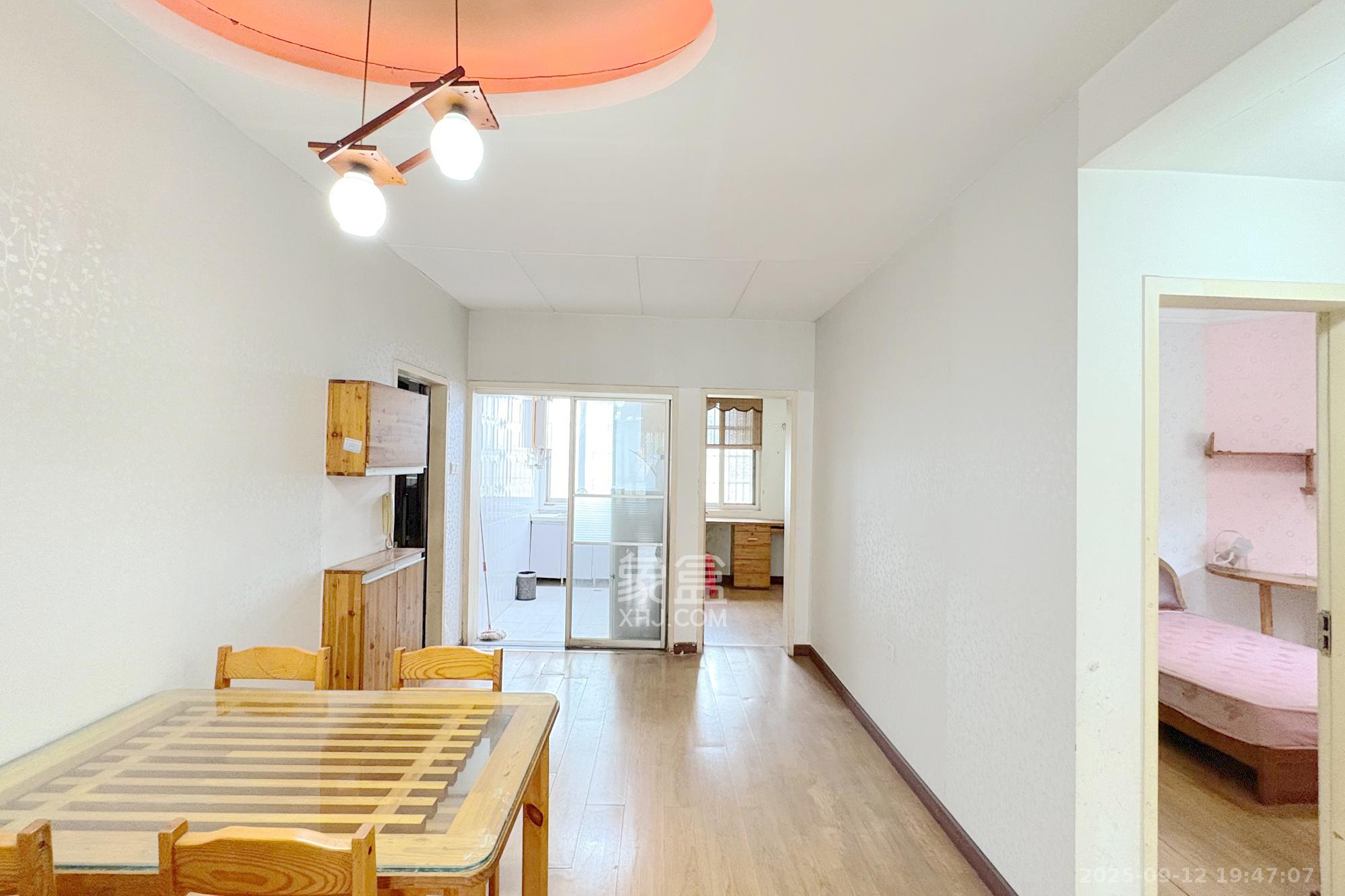 滨湖嘉园（湖滨小区）  3室2厅2卫    100.0万客厅