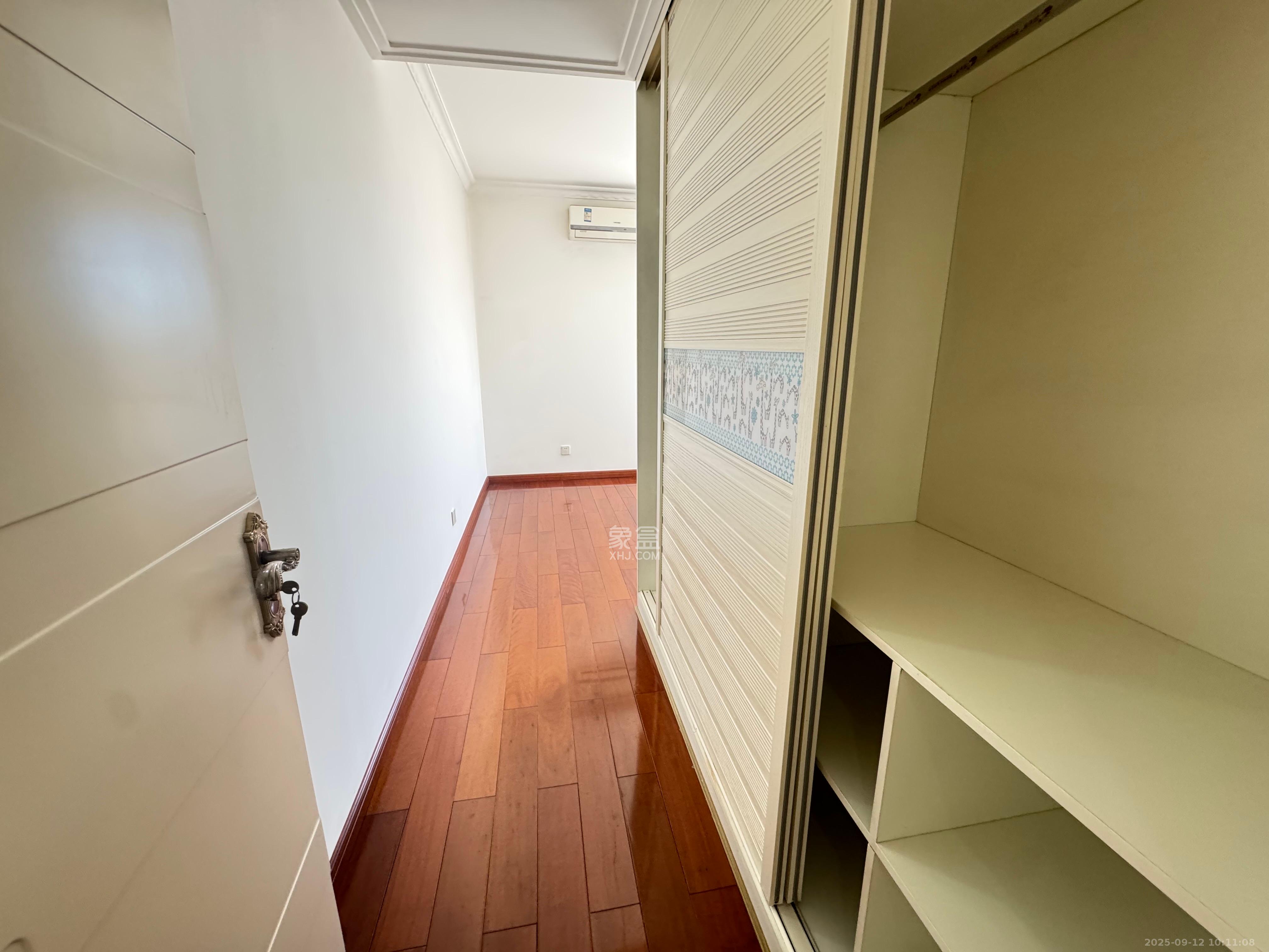 世嘉国际华城  4室2厅1卫    3800.0元/月 世嘉国际华城  4室2厅1卫    3800.0元/月室内图