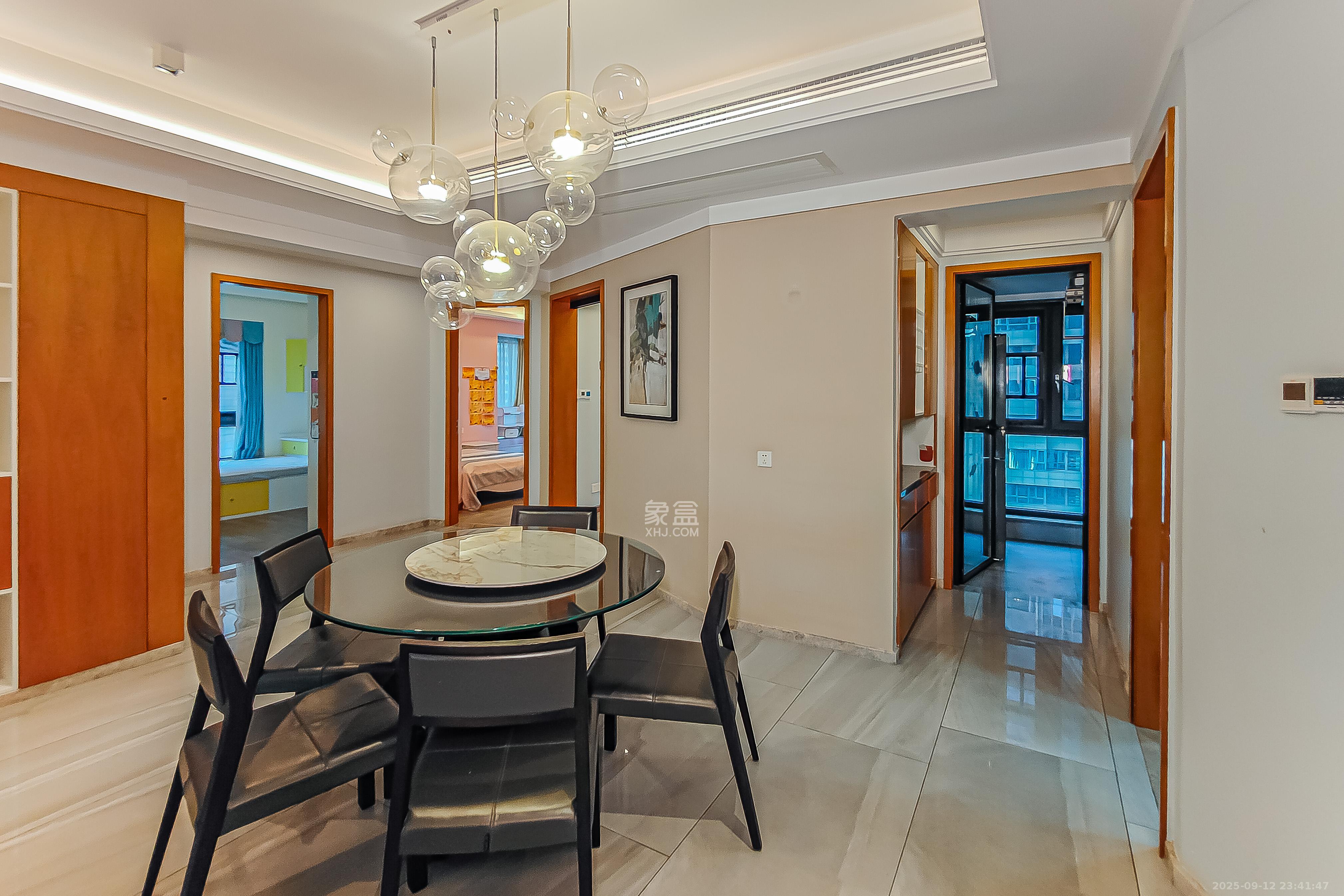 保利国际广场  1室2厅1卫    376.0万 保利国际广场  1室2厅1卫    376.0万客厅